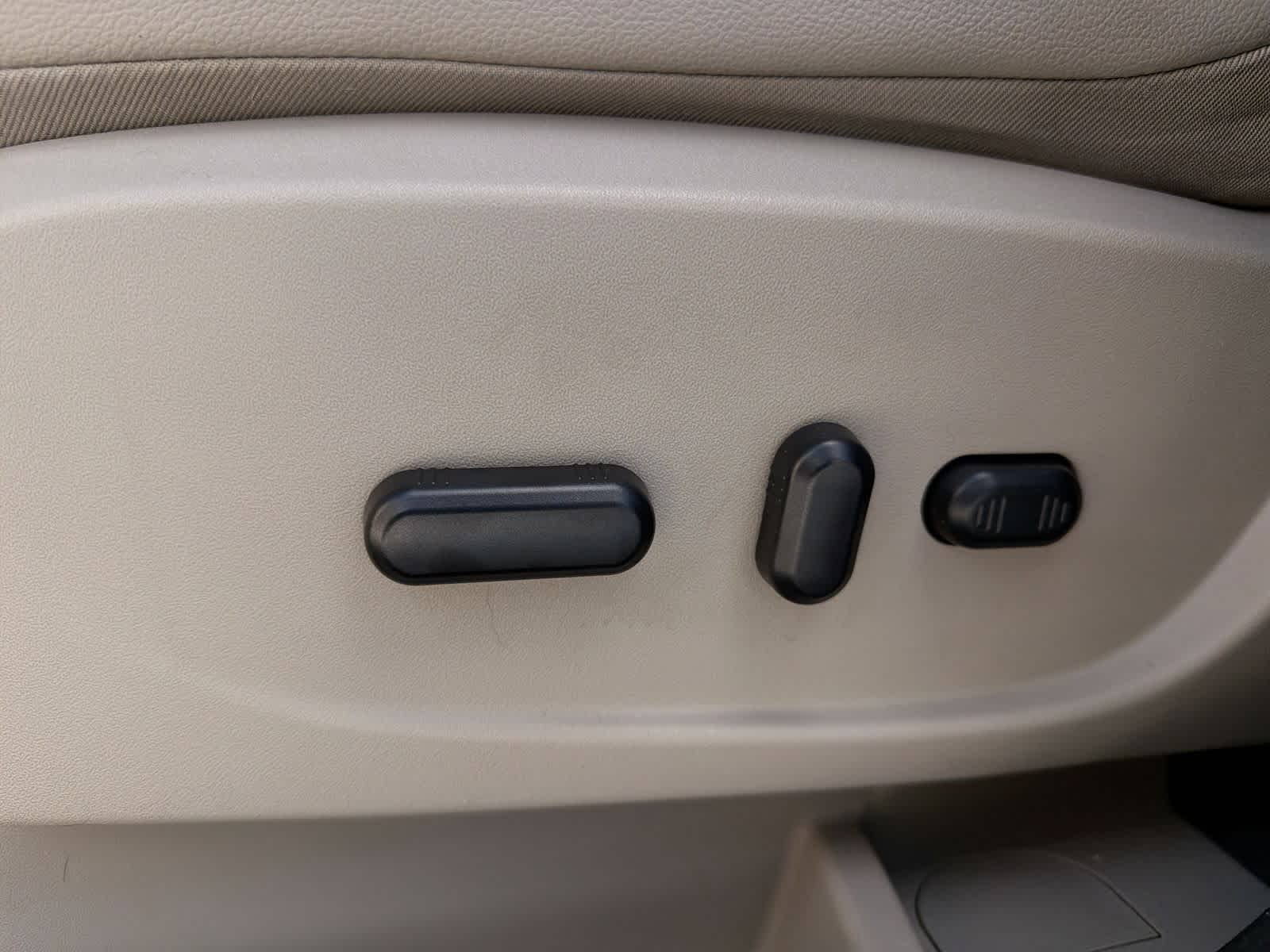 Thumbnail: 2016 Ford Escape - 18