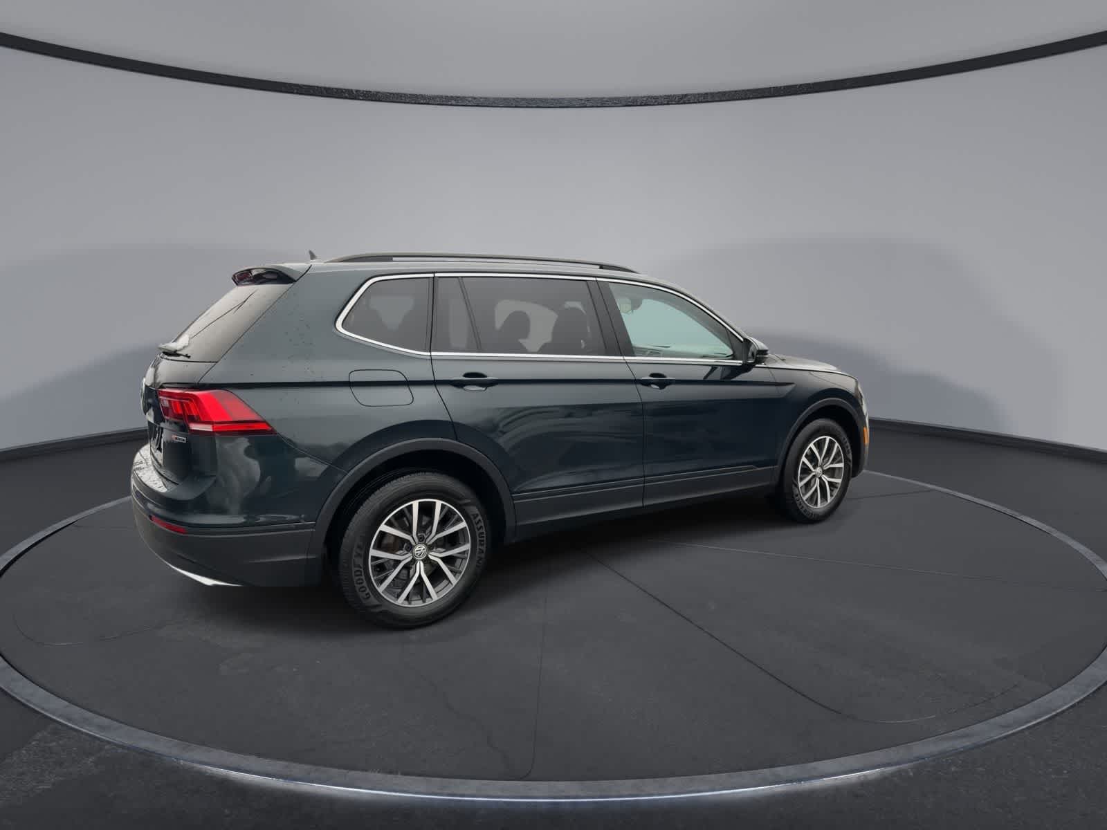 Thumbnail: 2019 Volkswagen Tiguan - 8