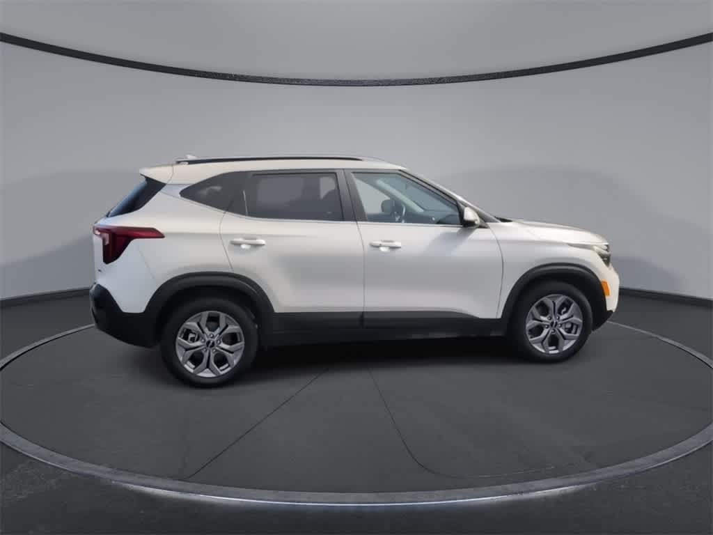 Thumbnail: 2024 Kia Seltos - 9