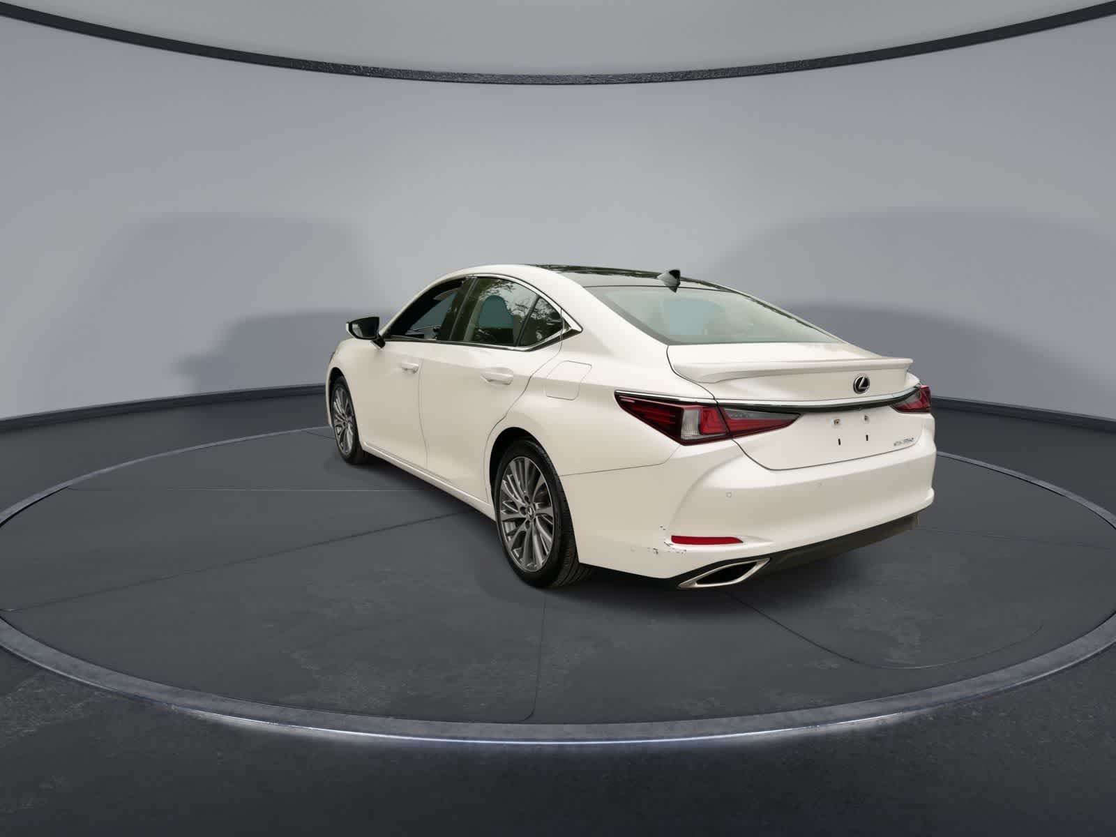 Thumbnail: 2021 Lexus ES - 6