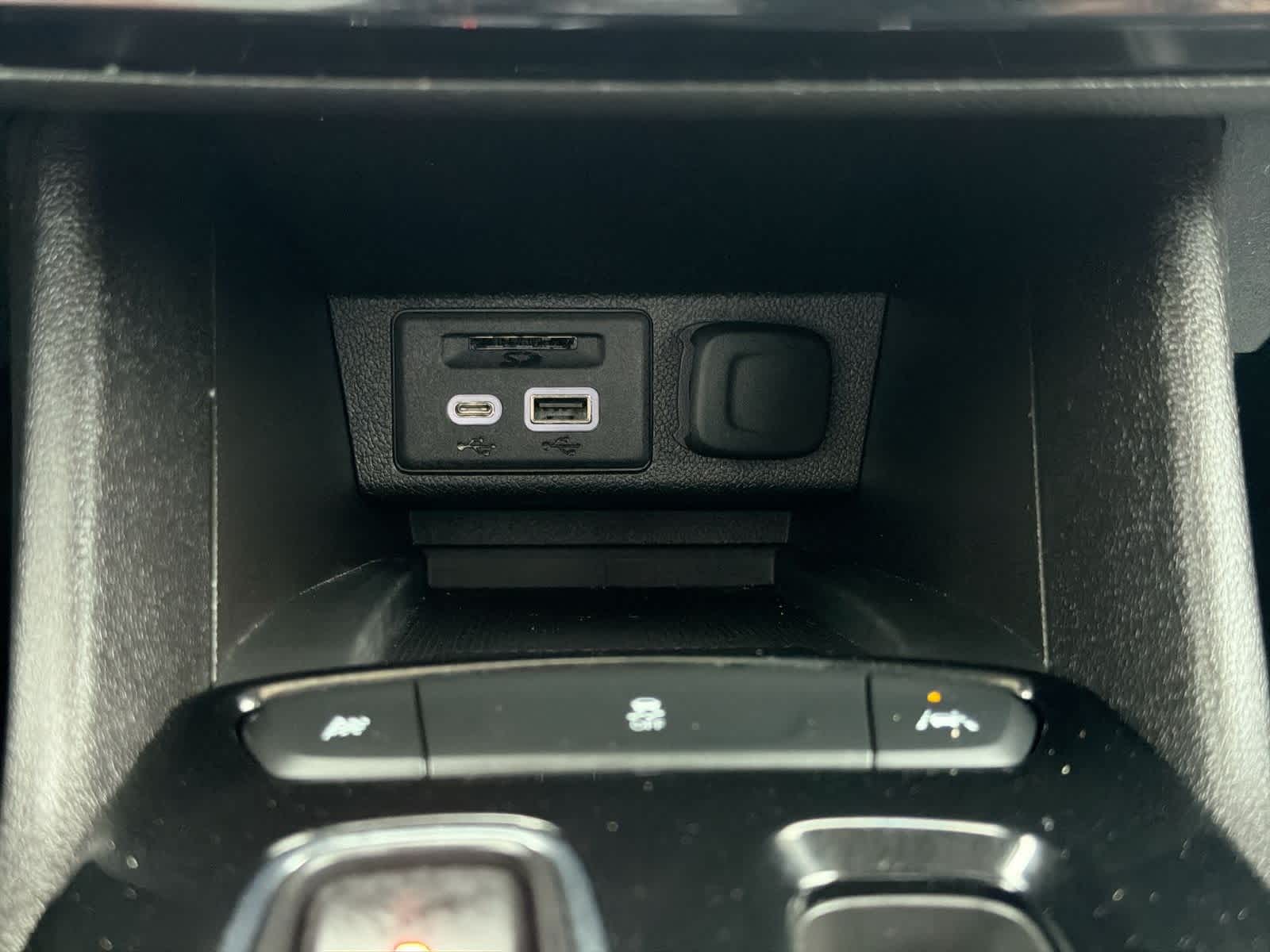 Thumbnail: 2023 Chevrolet Bolt EUV - 31