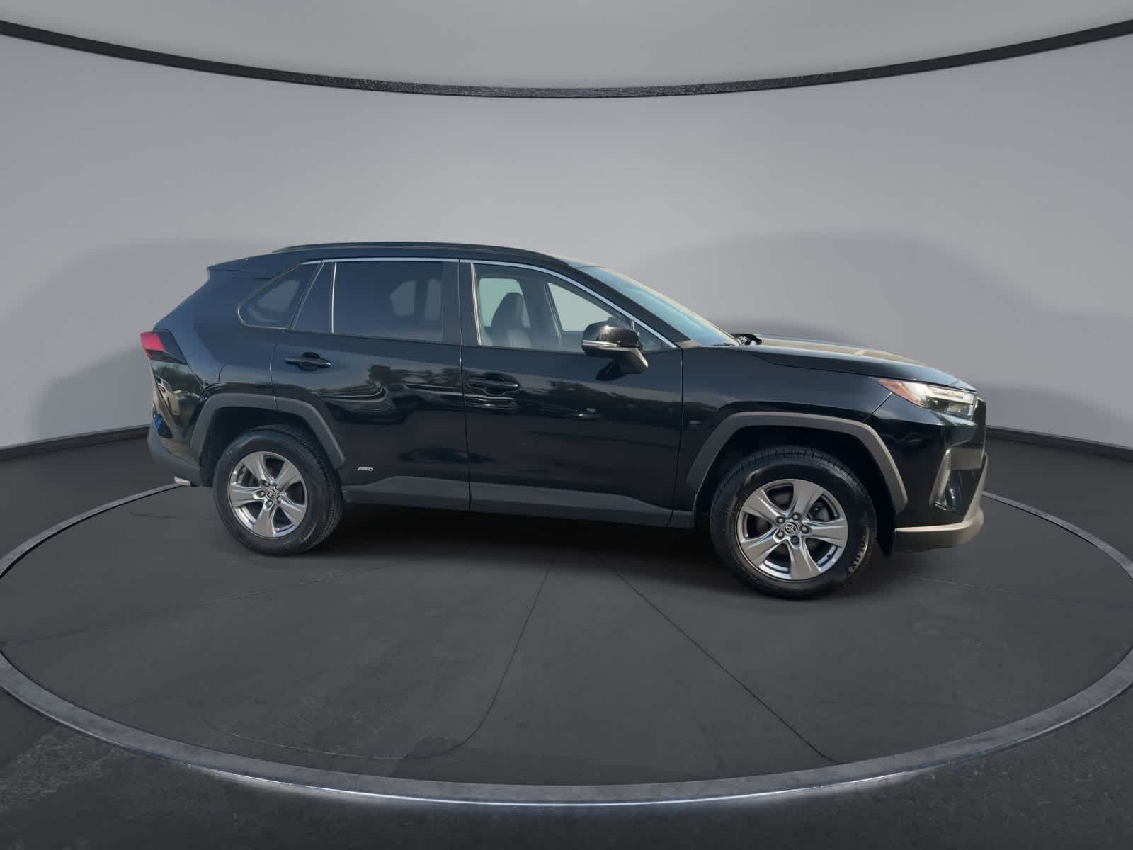 Thumbnail: 2022 Toyota RAV4 - 8