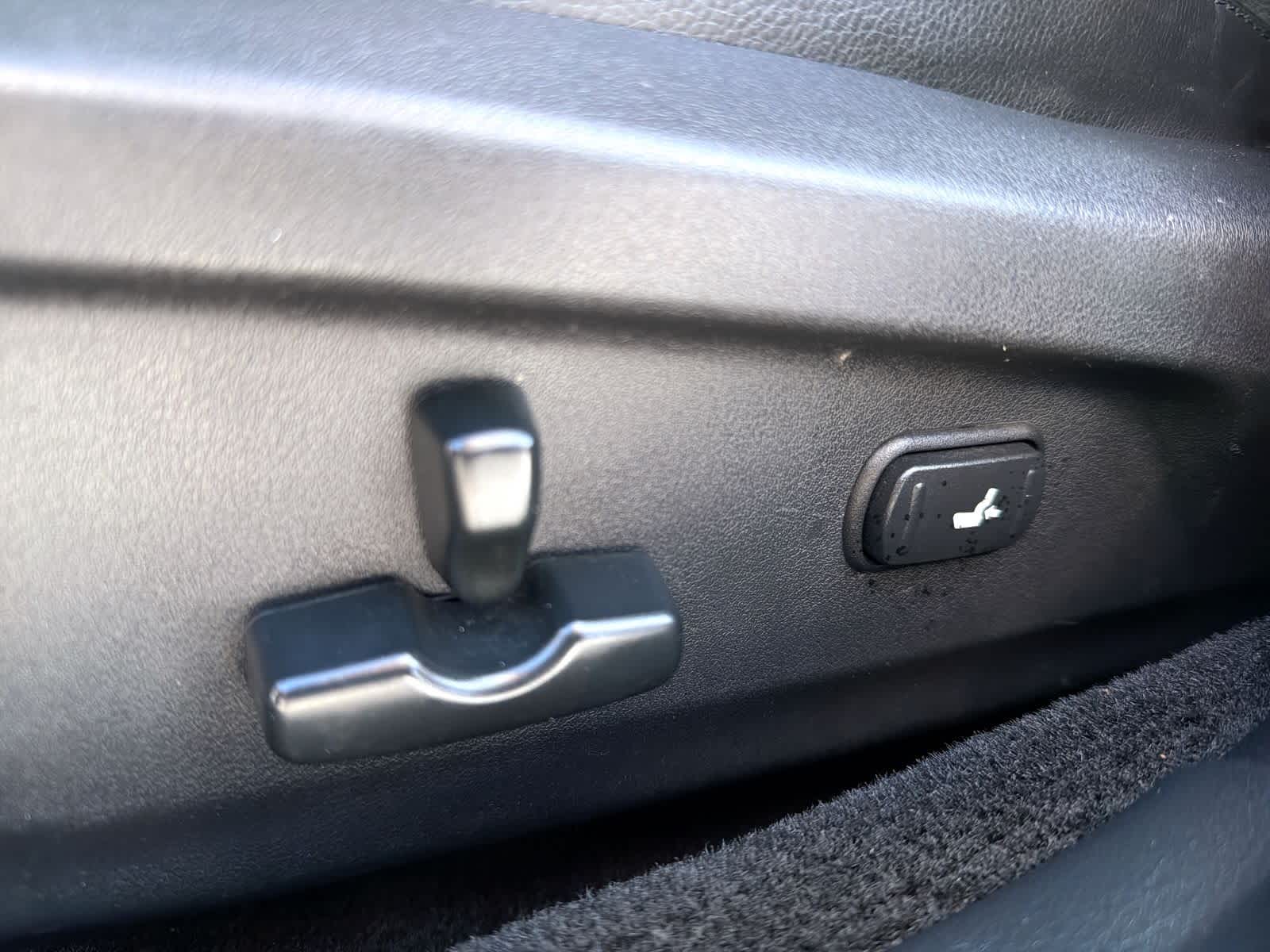 Thumbnail: 2011 Subaru Outback - 18