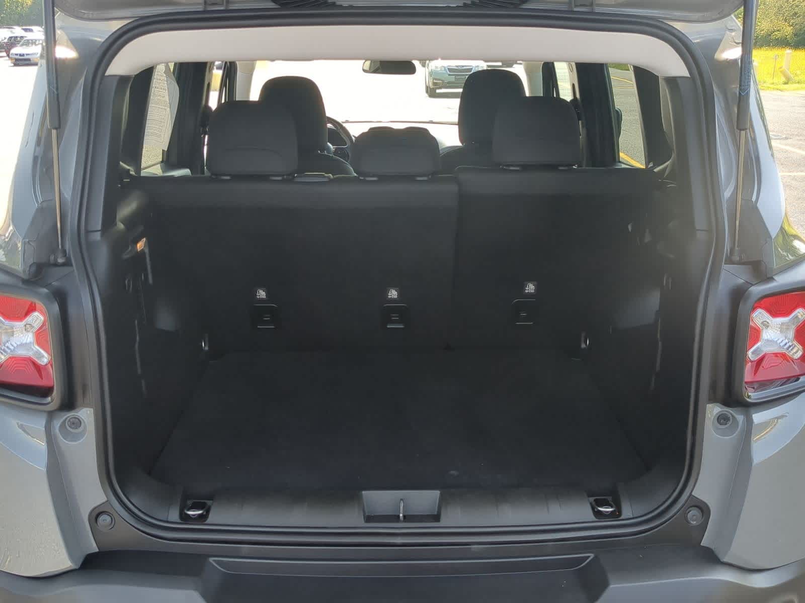 Thumbnail: 2020 Jeep Renegade - 34