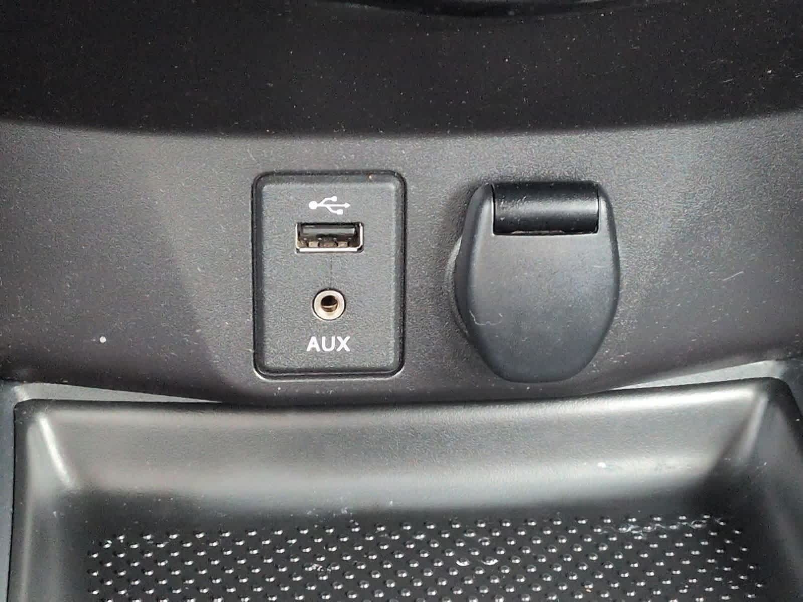 Thumbnail: 2016 Nissan Rogue - 31