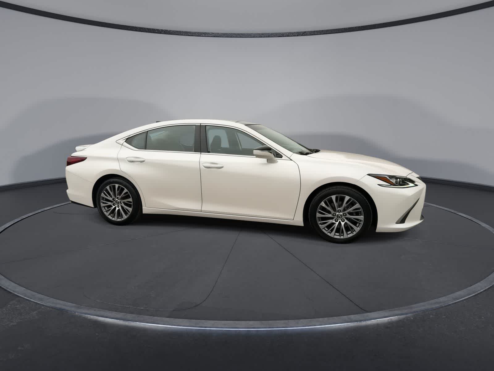 Thumbnail: 2021 Lexus ES - 9