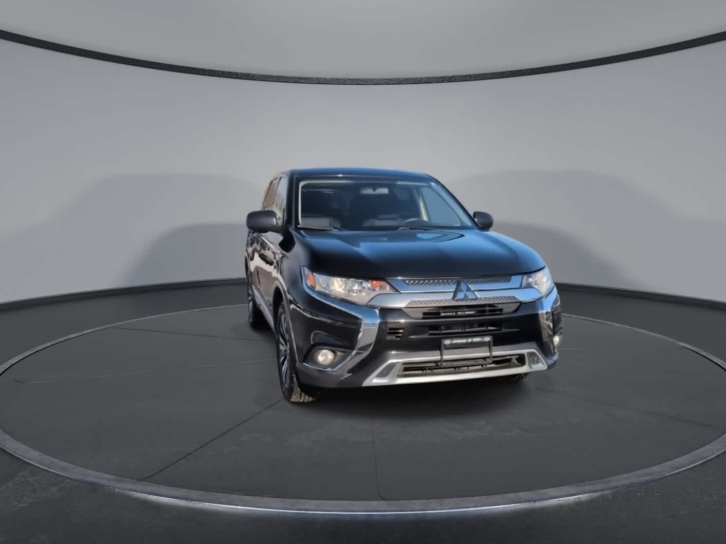Thumbnail: 2019 Mitsubishi Outlander - 2