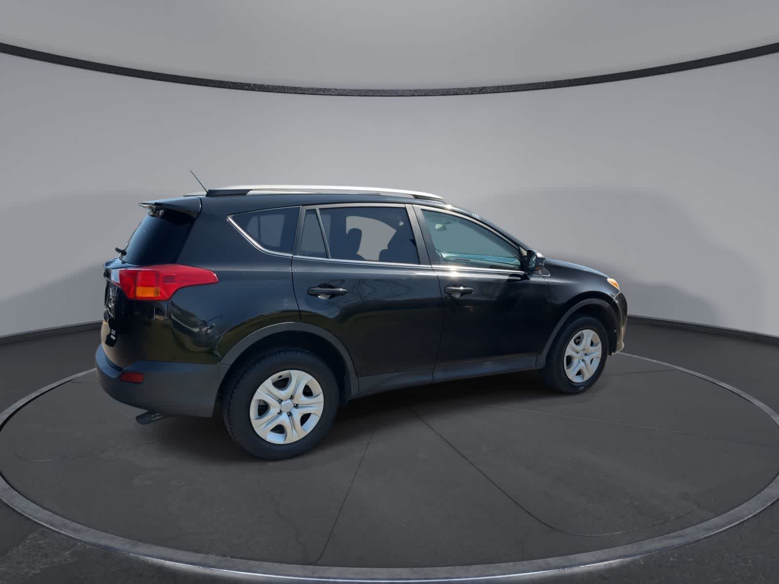 Thumbnail: 2015 Toyota RAV4 - 8
