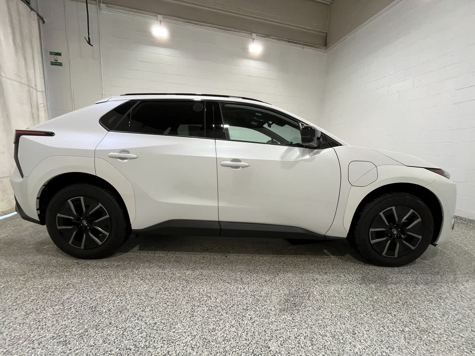 Thumbnail: 2026 Subaru Solterra - 8