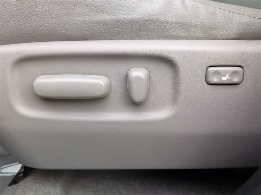 Thumbnail: 2011 Toyota RAV4 - 18
