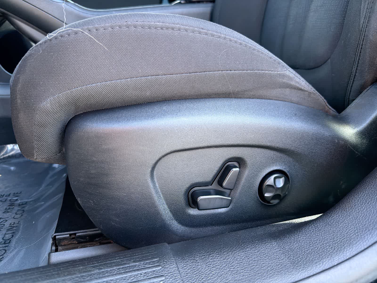 Thumbnail: 2016 Chrysler 200 - 18