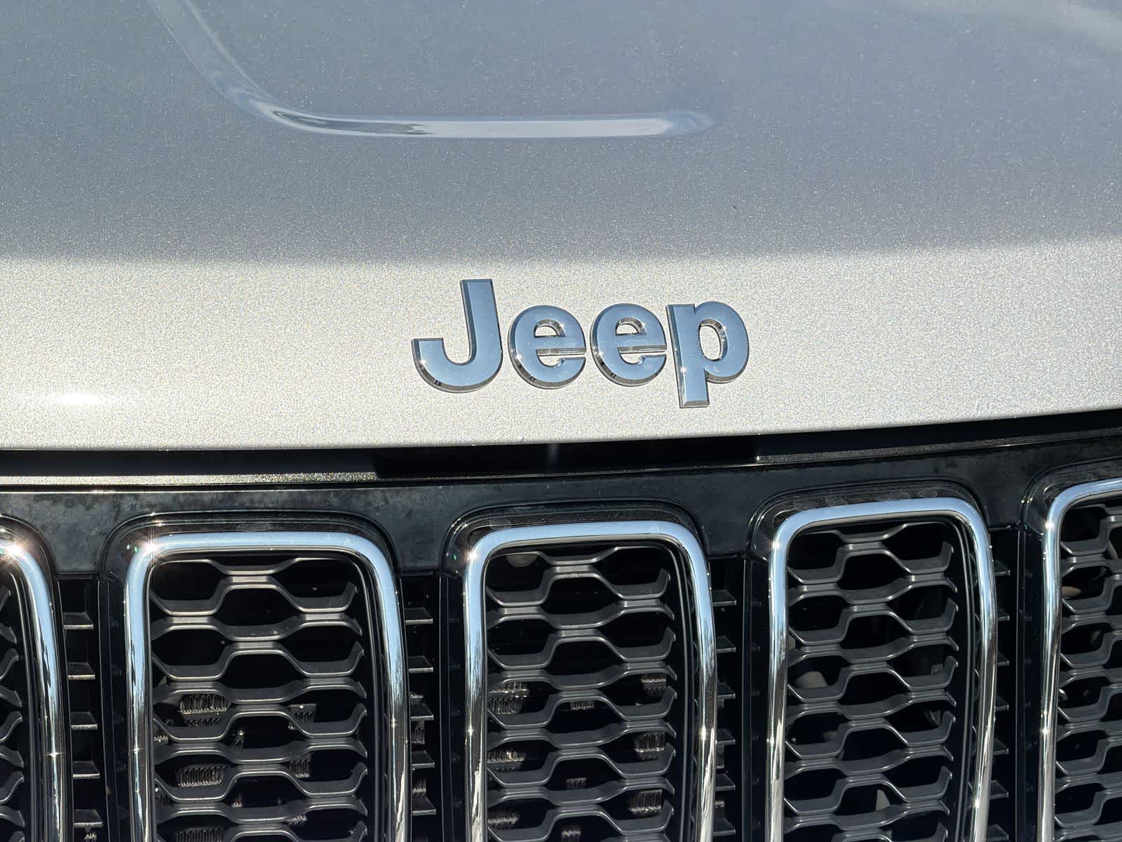 Thumbnail: 2018 Jeep Grand Cherokee - 12