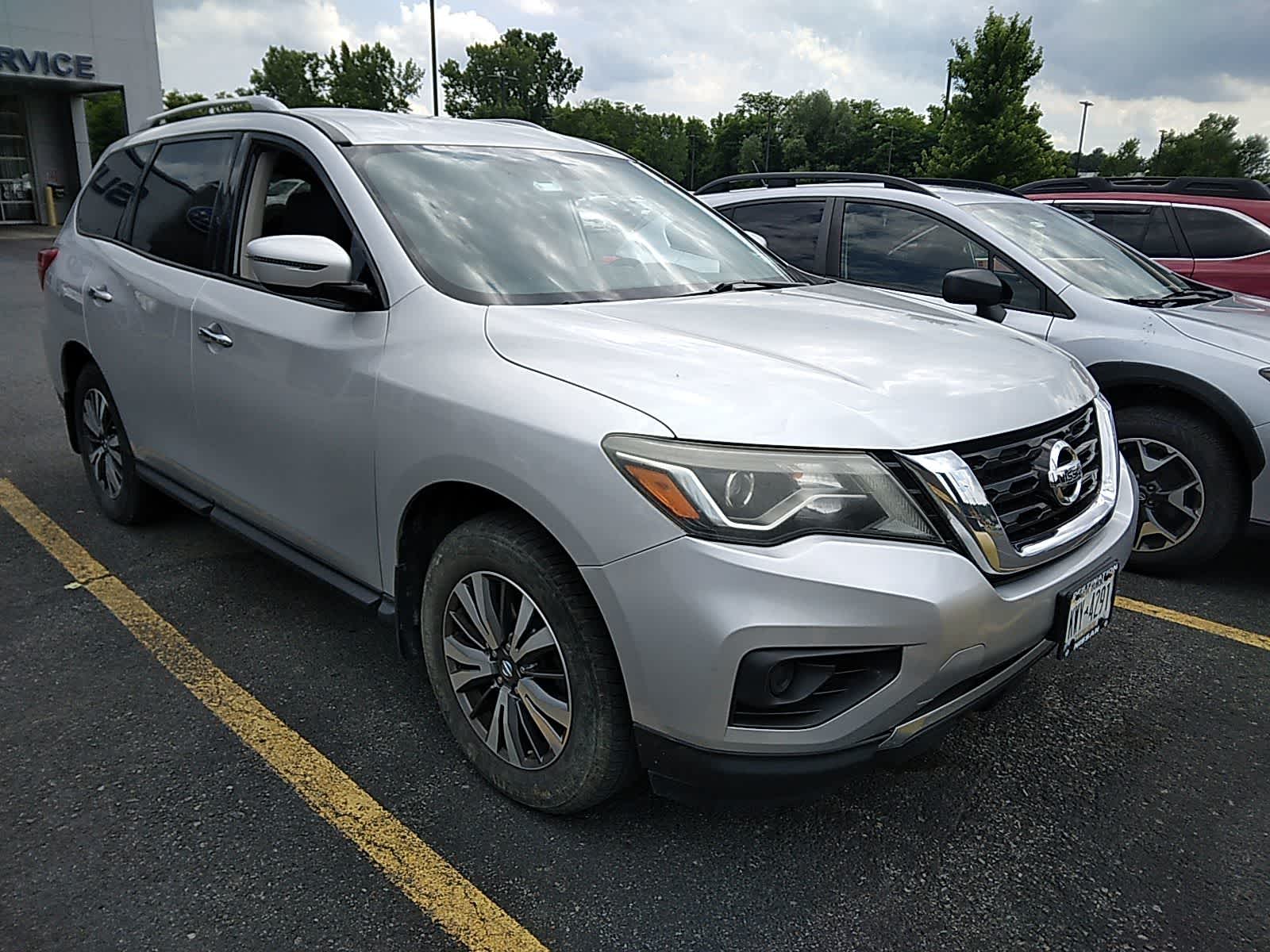 Thumbnail: 2017 Nissan Pathfinder - 4