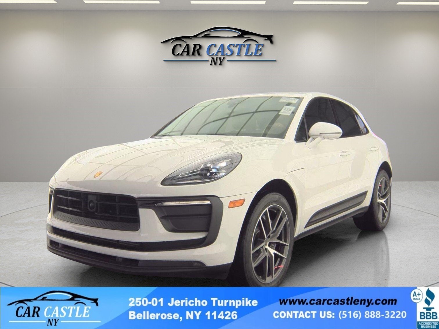 2023 Porsche Macan -'s photo