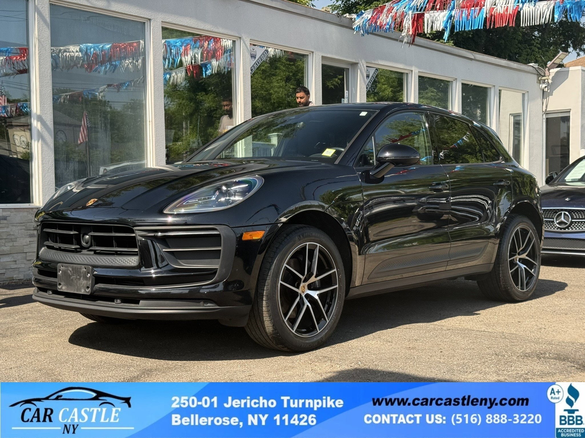 2023 Porsche Macan -'s photo