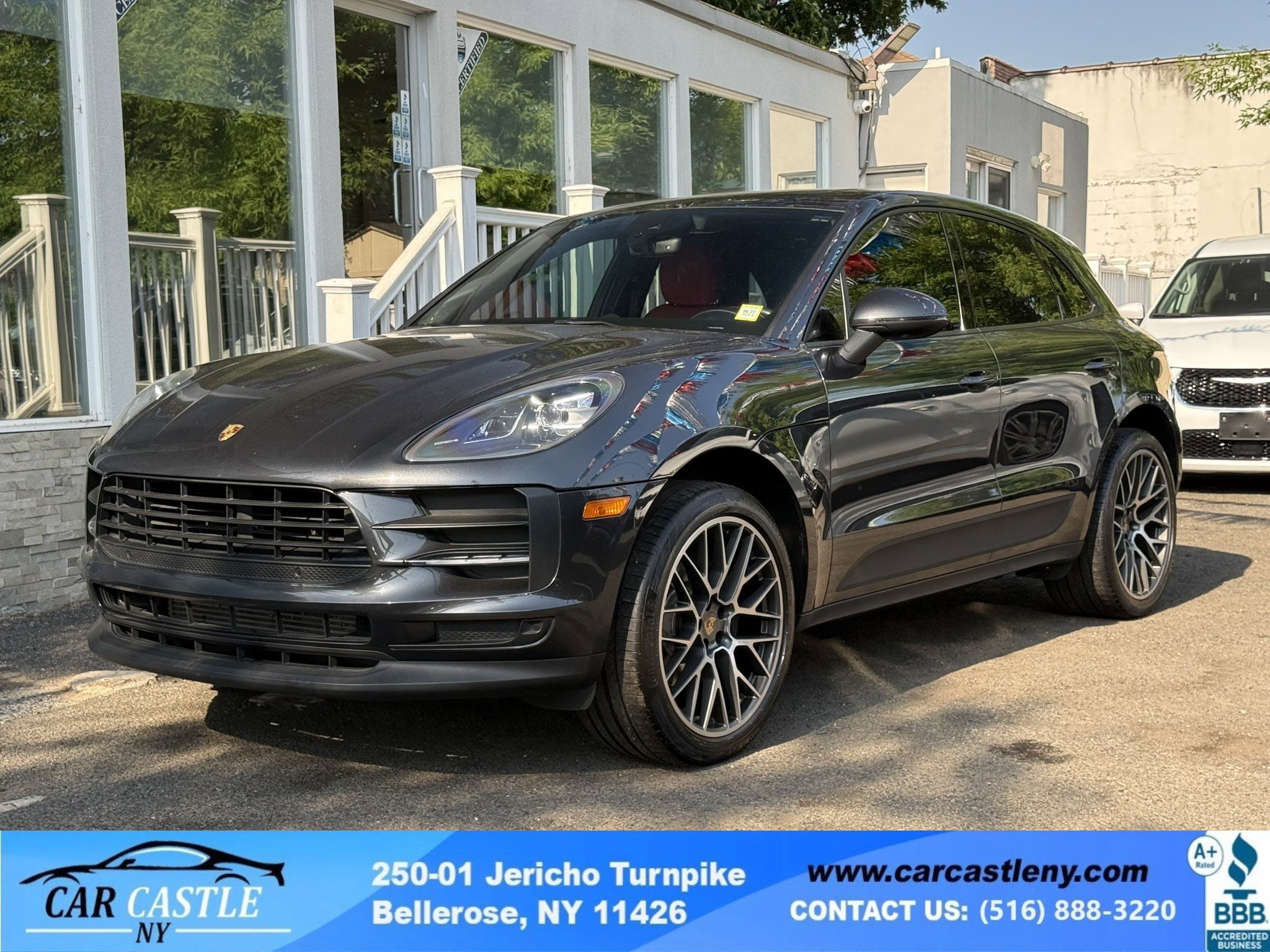 2020 Porsche Macan -'s photo