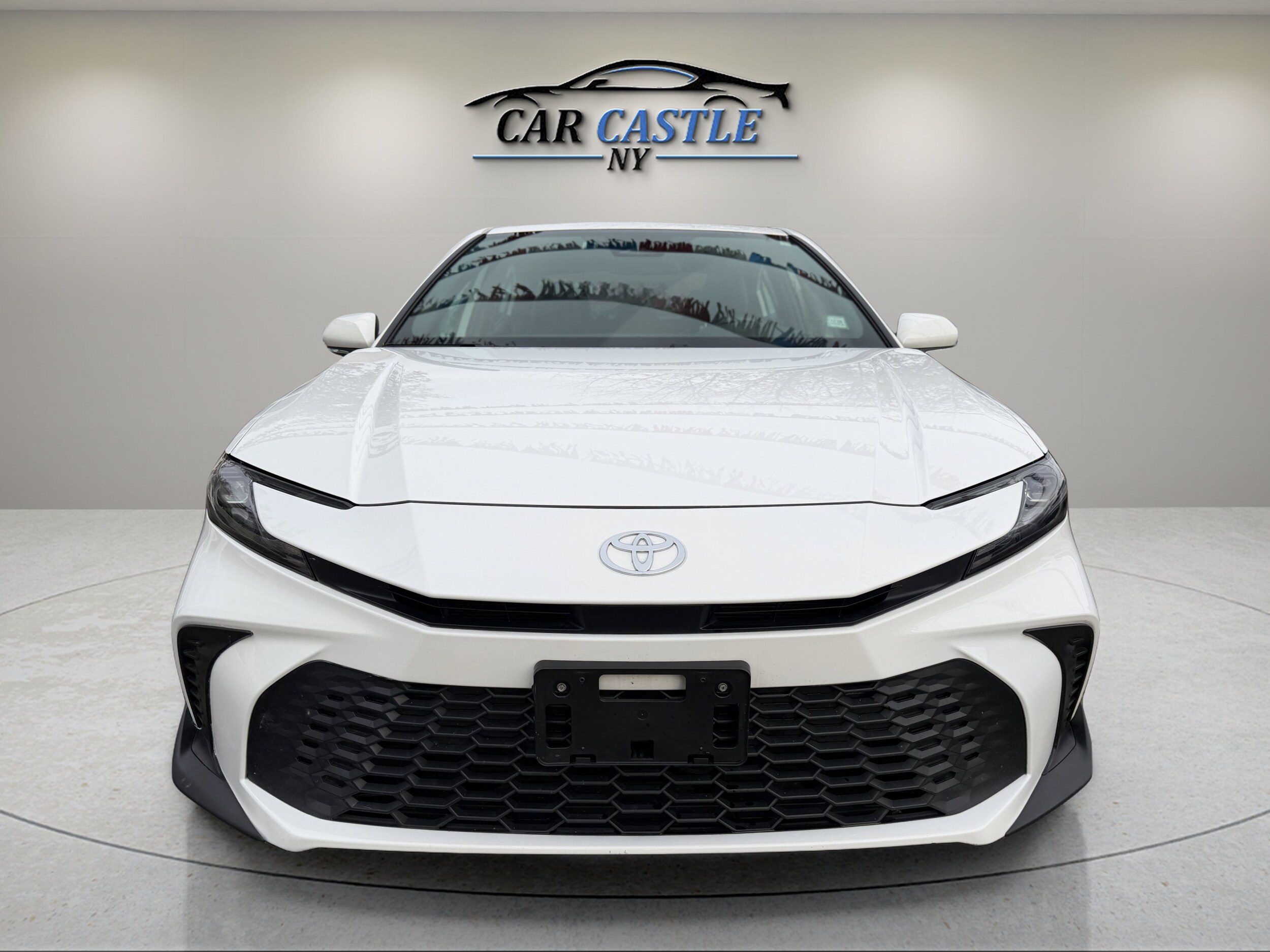 2025 Toyota Camry SE photo 3