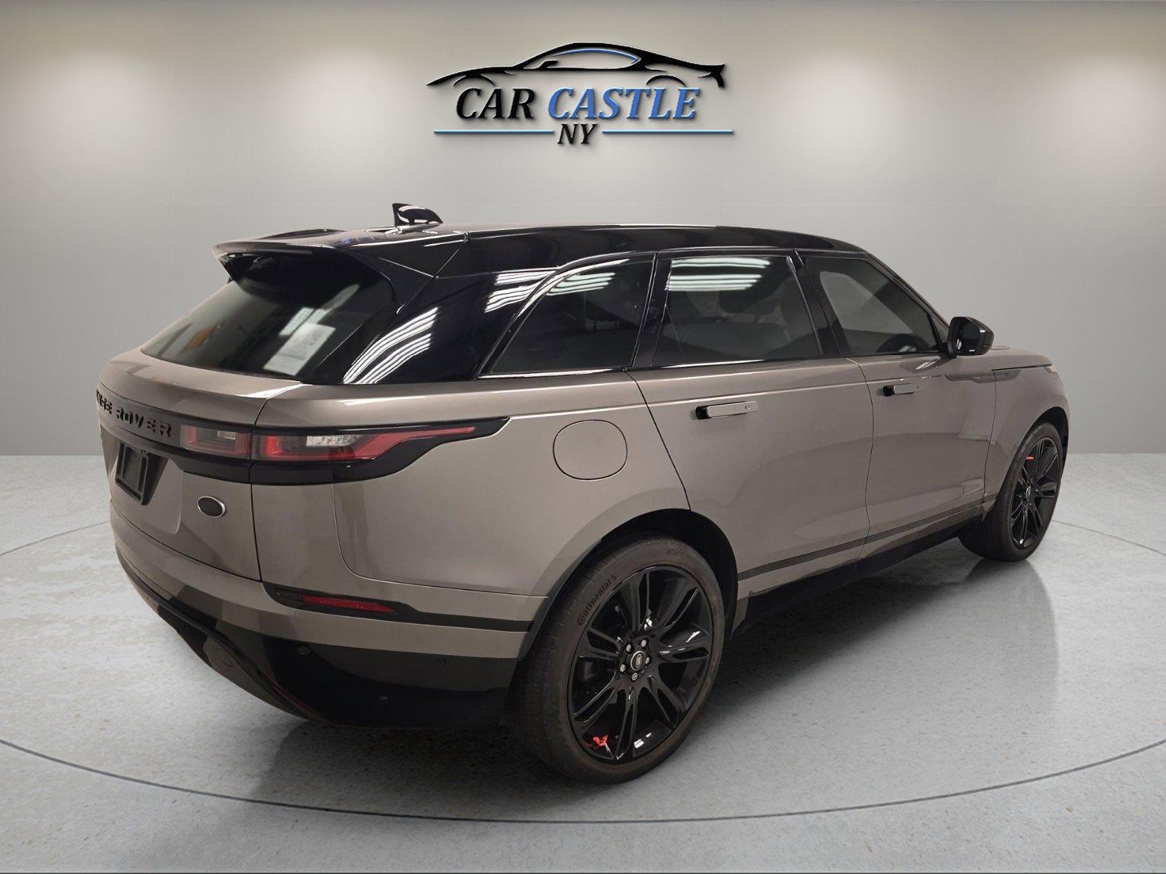 2019 Land Rover Range Rover Velar SE photo 4