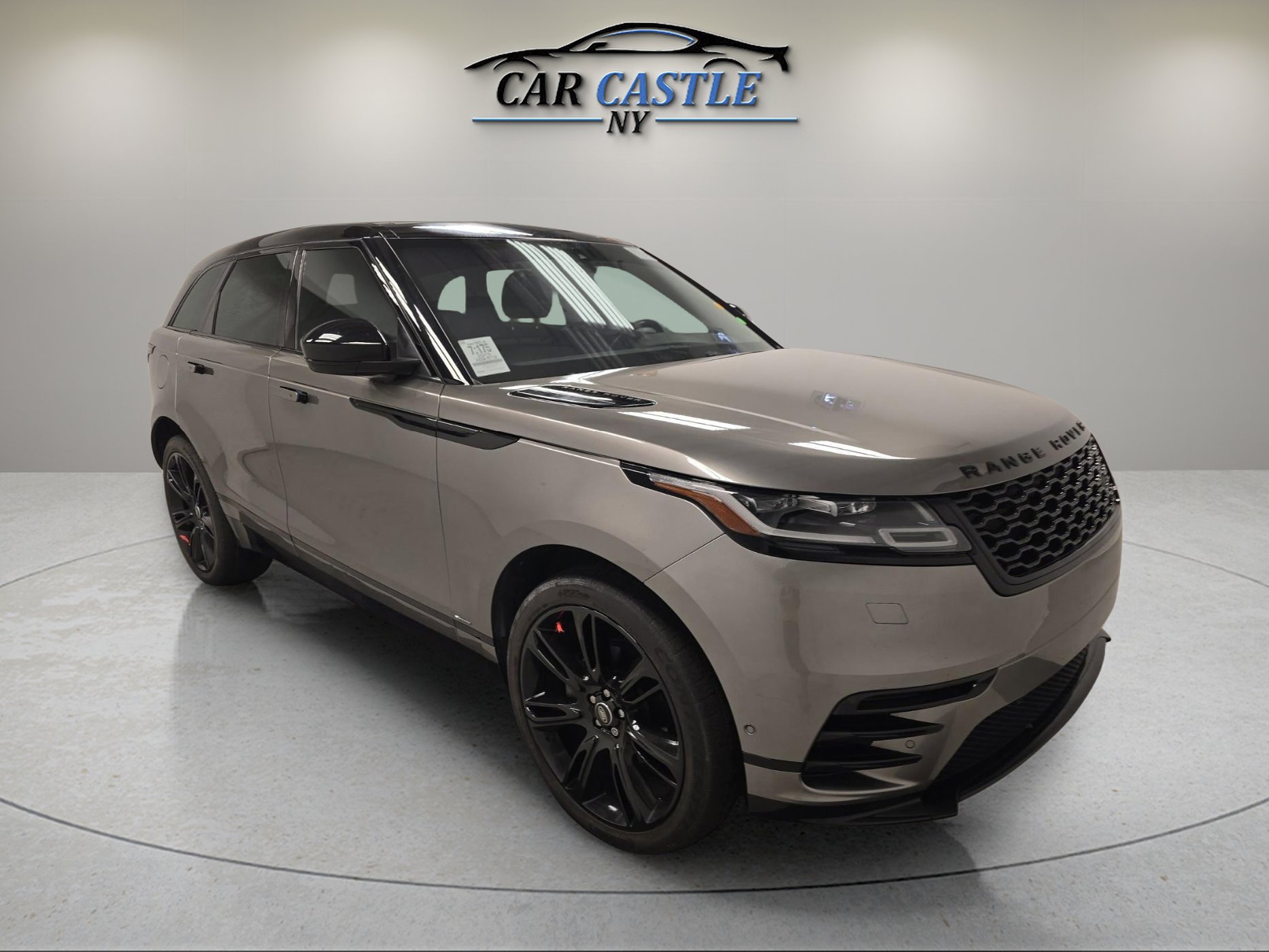 2019 Land Rover Range Rover Velar SE photo 3