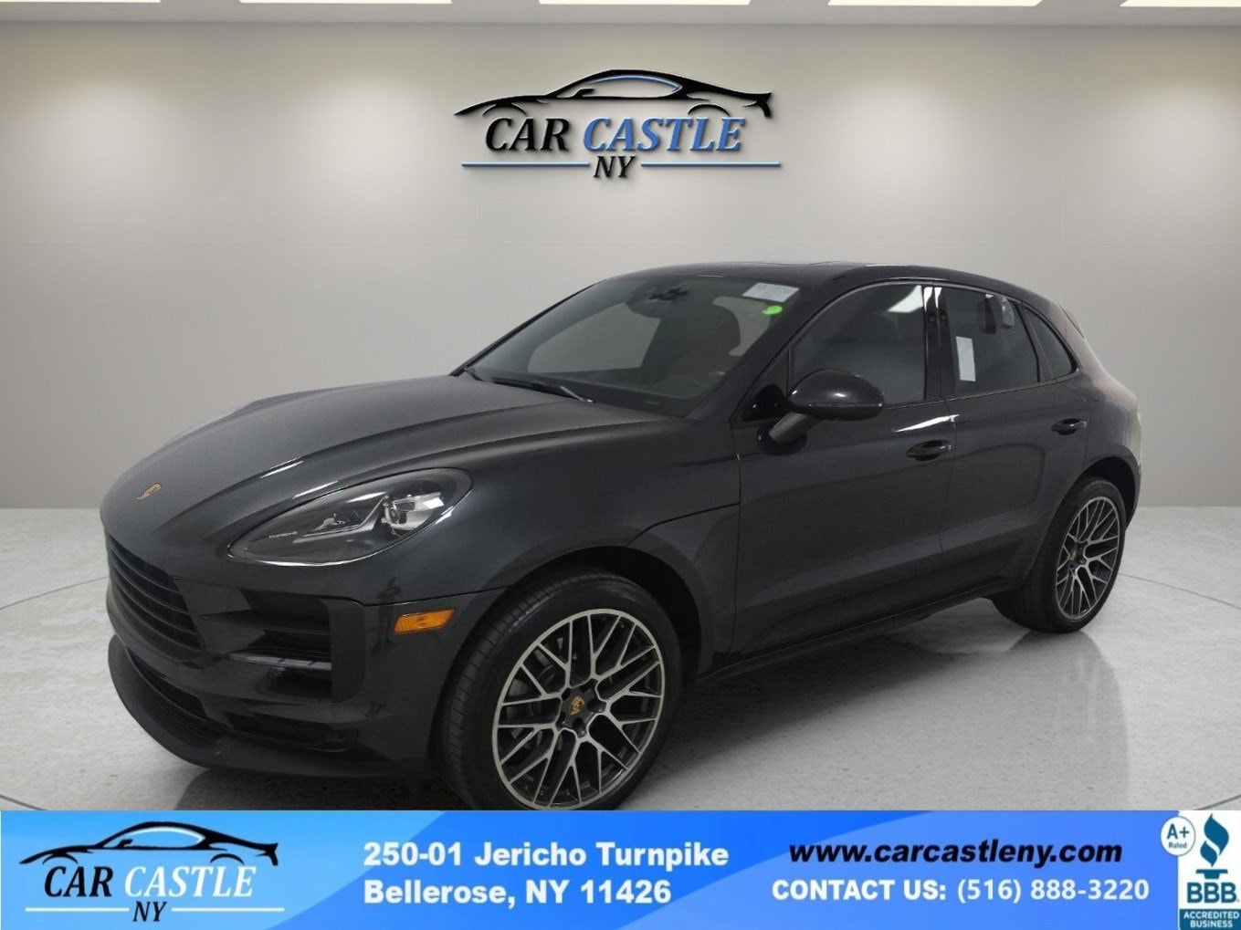 2020 Porsche Macan -'s photo