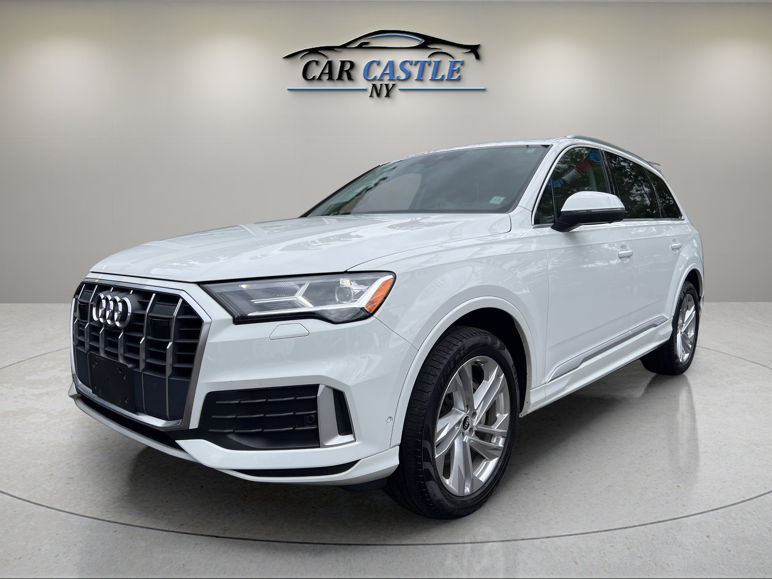 2022 Audi Q7 45 Premium photo 2