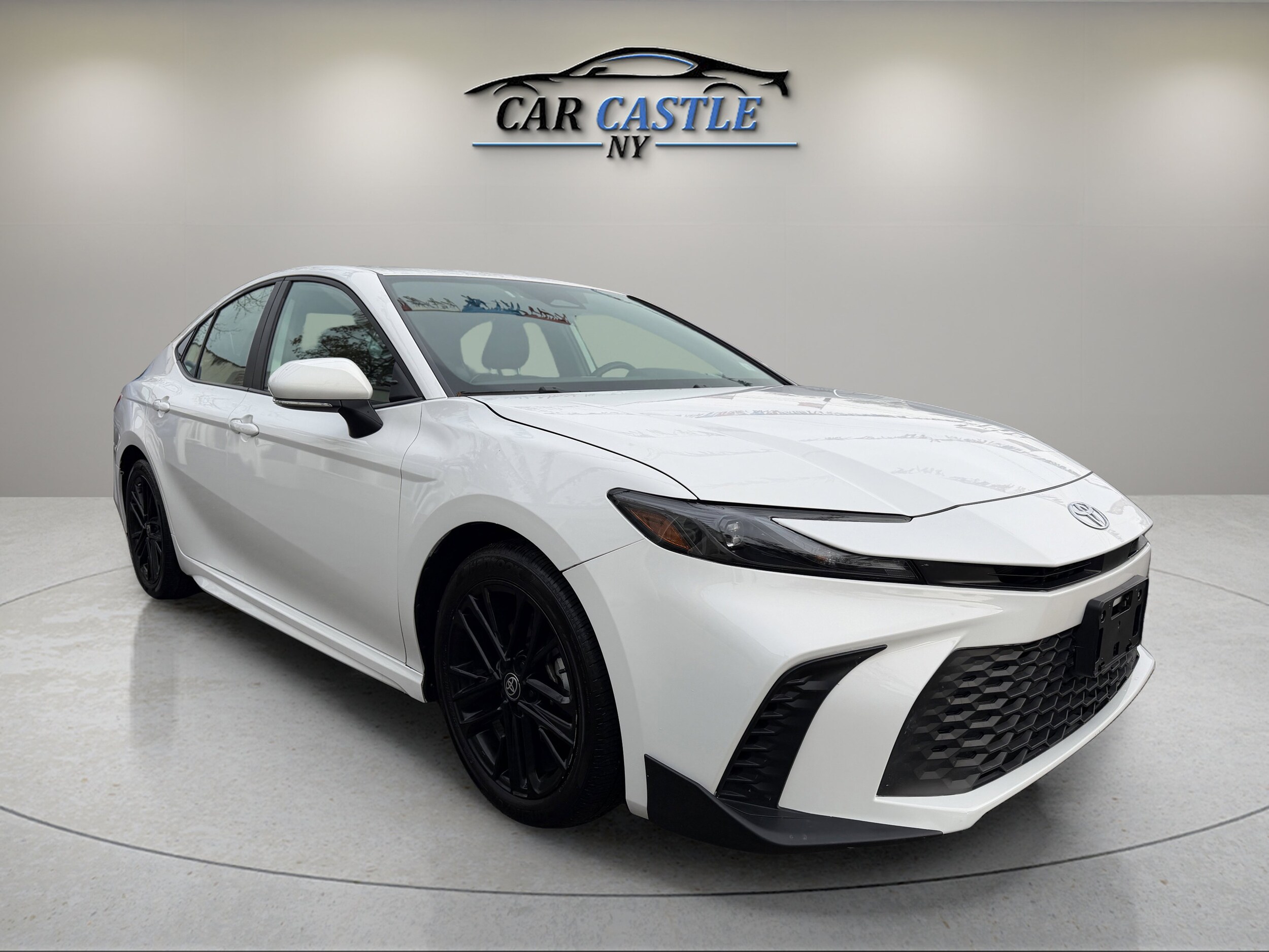 2025 Toyota Camry SE photo 4