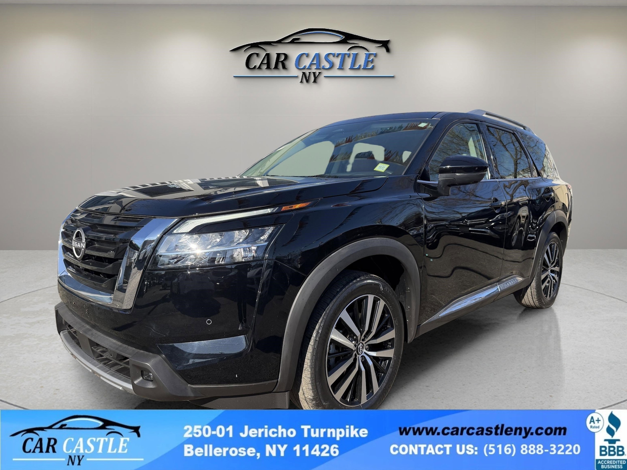2023 Nissan Pathfinder Platinum 2WD's photo