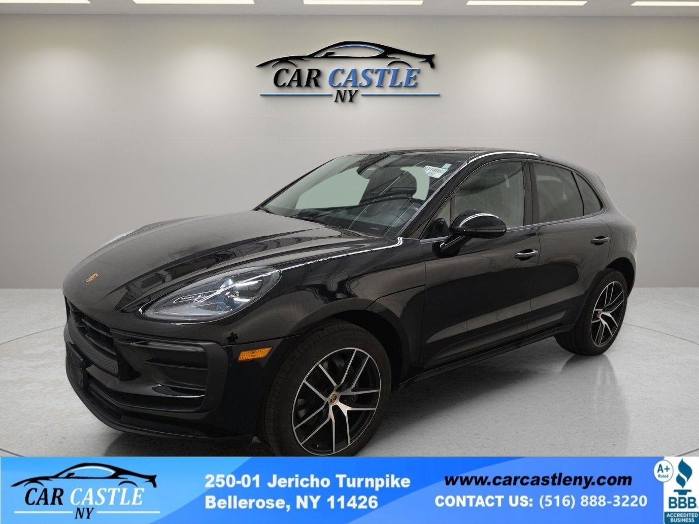 2023 Porsche Macan -'s photo