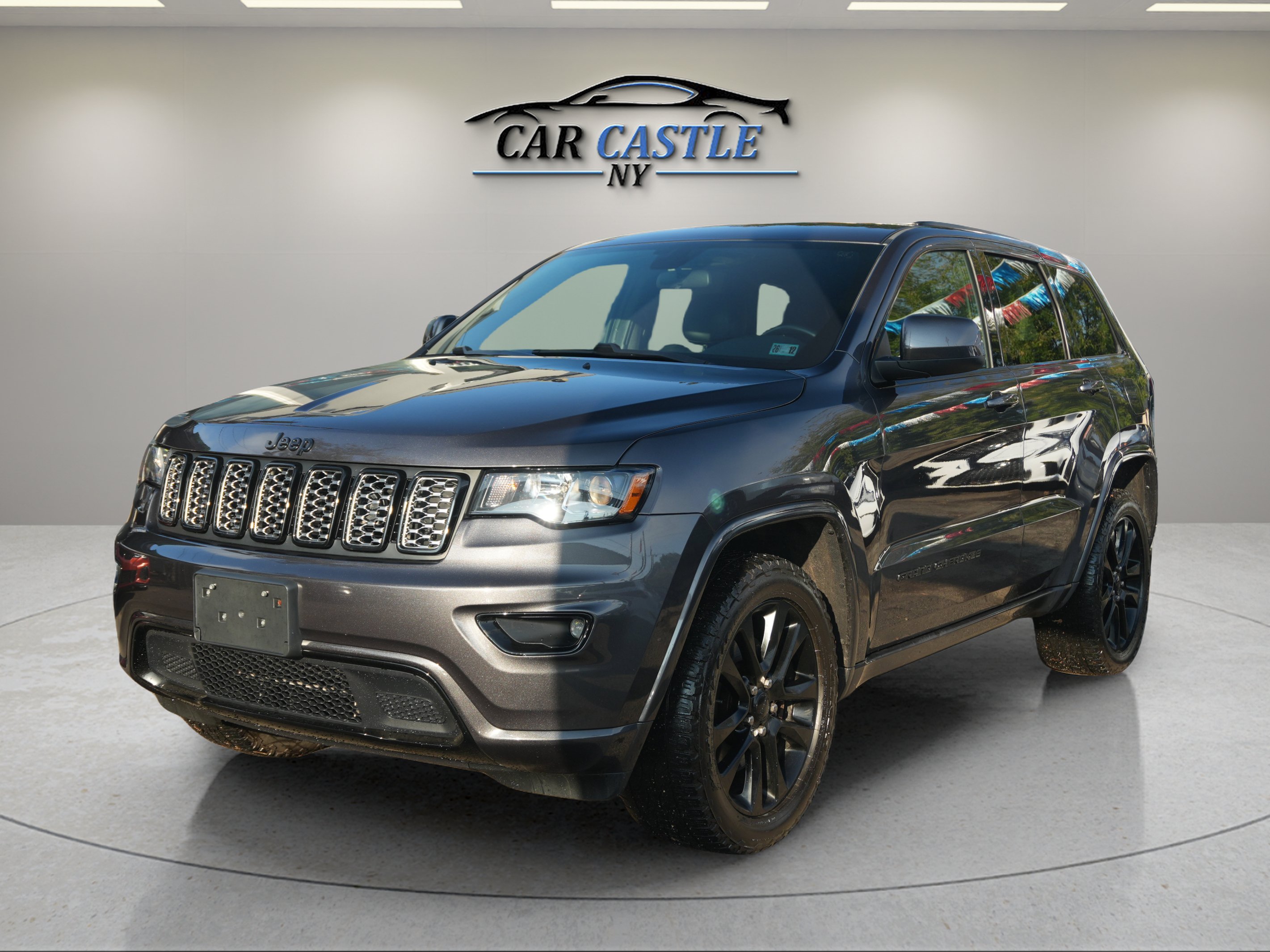 Used 2021 Jeep Grand Cherokee Laredo SUV