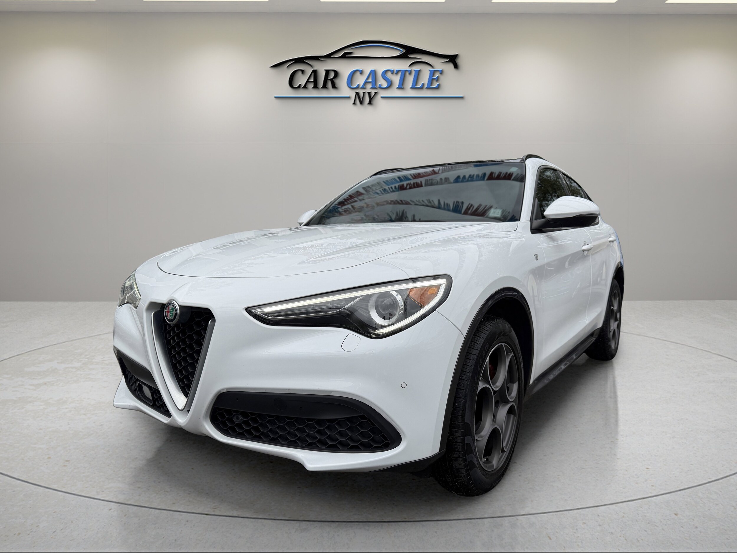 2022 Alfa Romeo Stelvio Ti photo 2