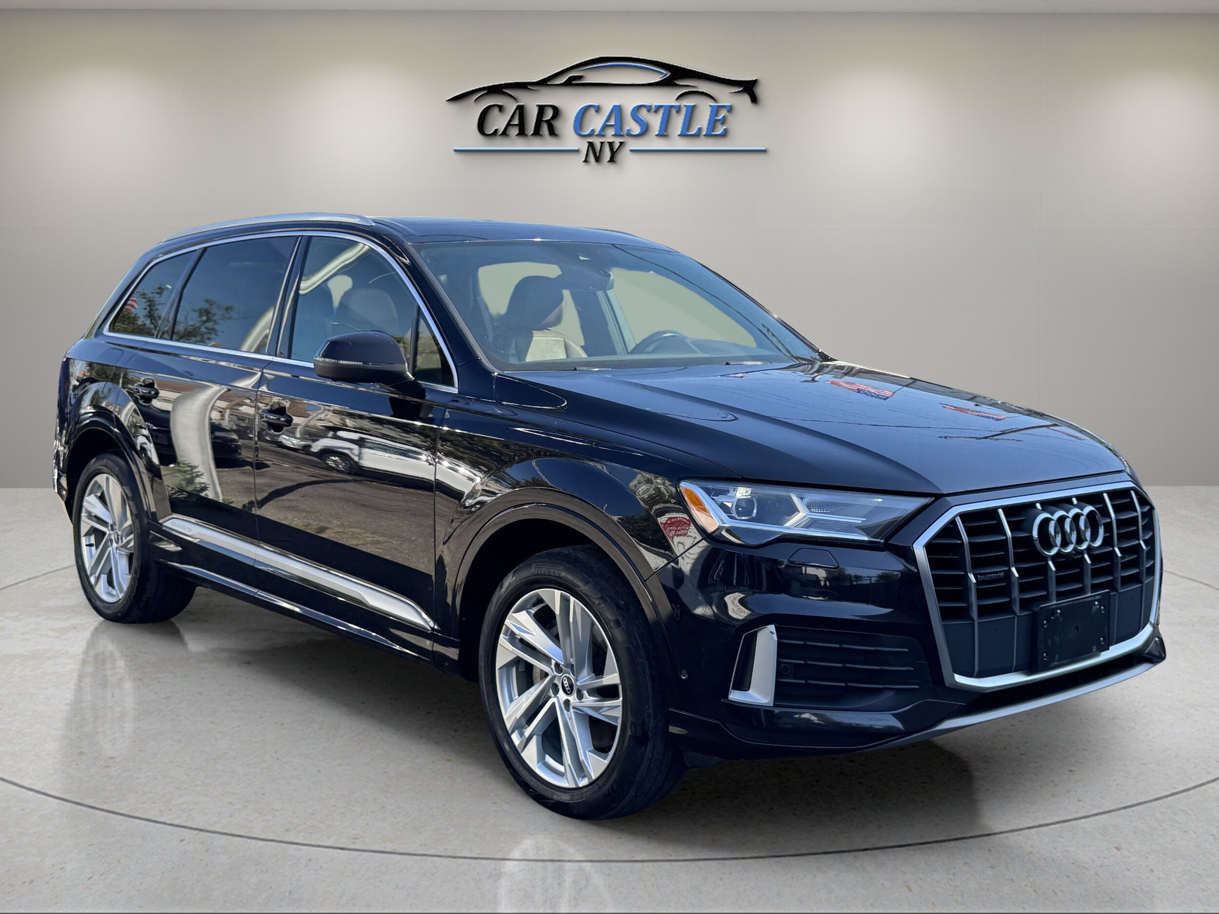 2021 Audi Q7 45 Premium photo 2