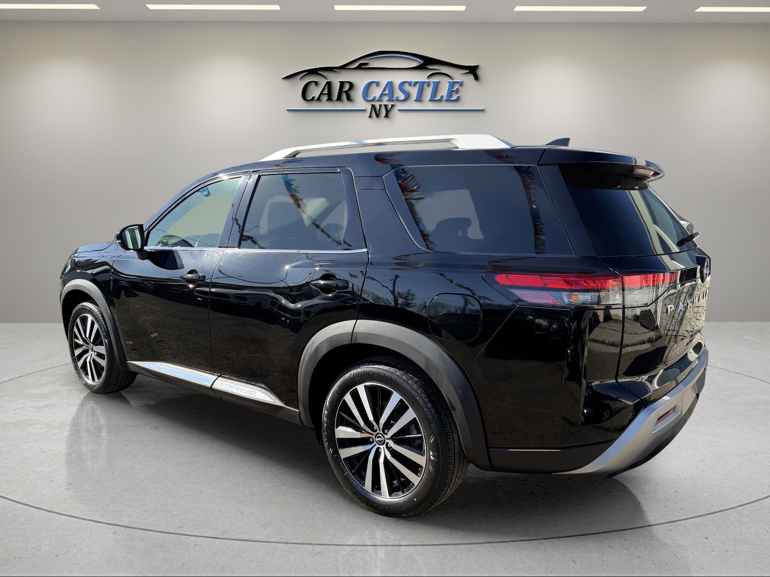 2023 Nissan Pathfinder Platinum - Photo 10