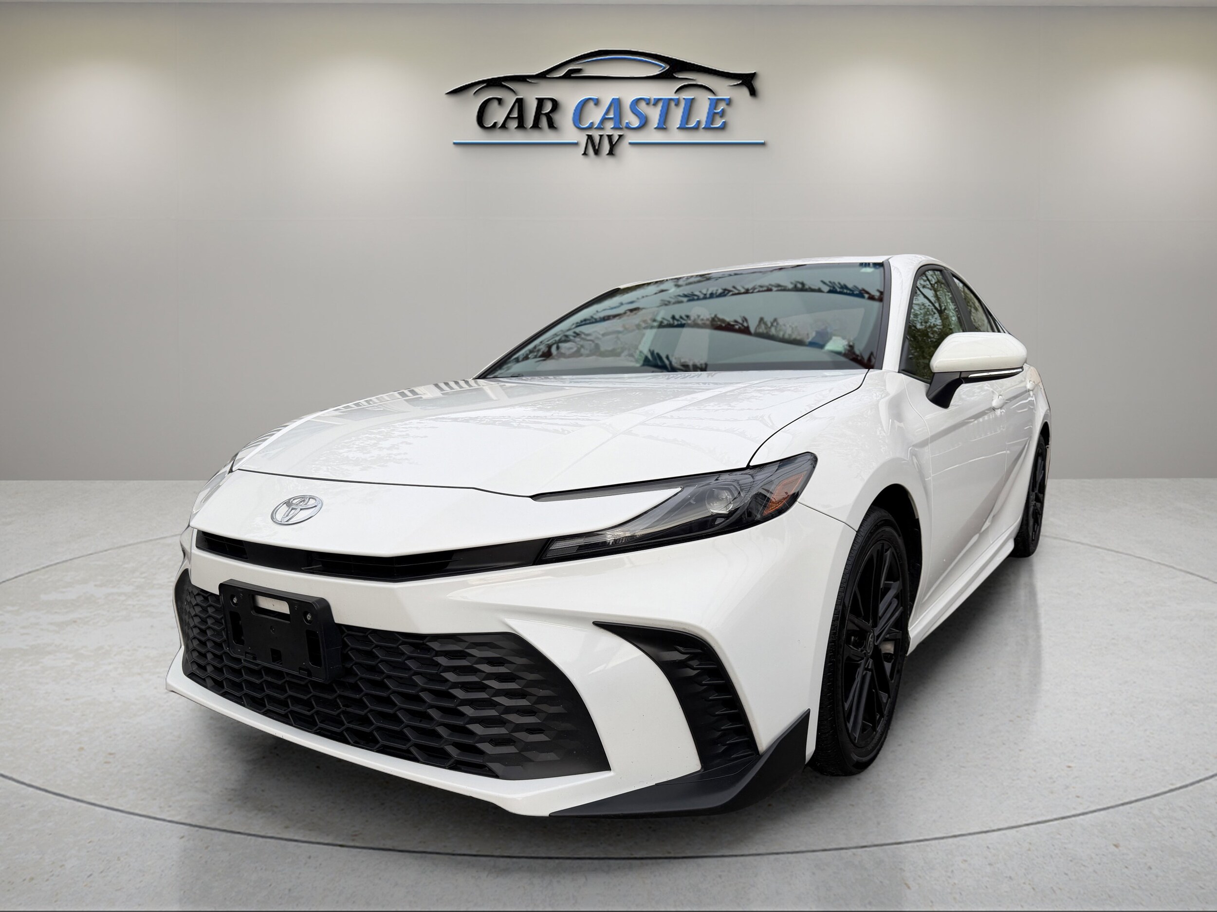 2025 Toyota Camry SE photo 2