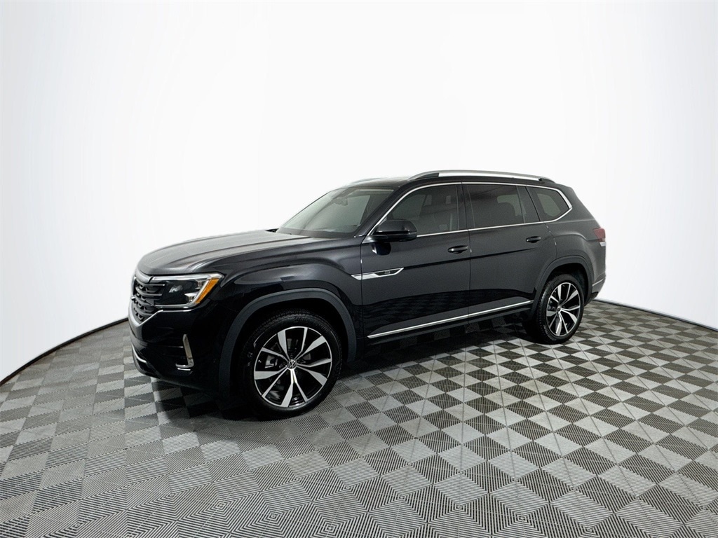 Used 2024 Volkswagen Atlas SEL Premium R-Line with VIN 1V2FR2CA5RC581747 for sale in Eau Claire, WI