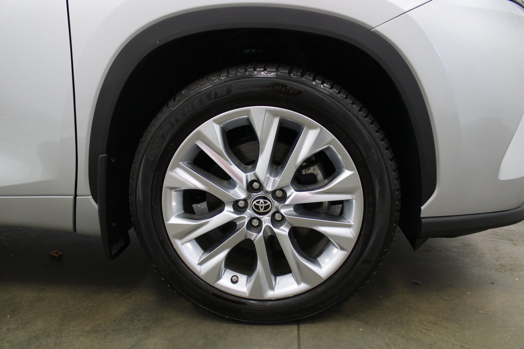 2021 Toyota Highlander Limited photo 2