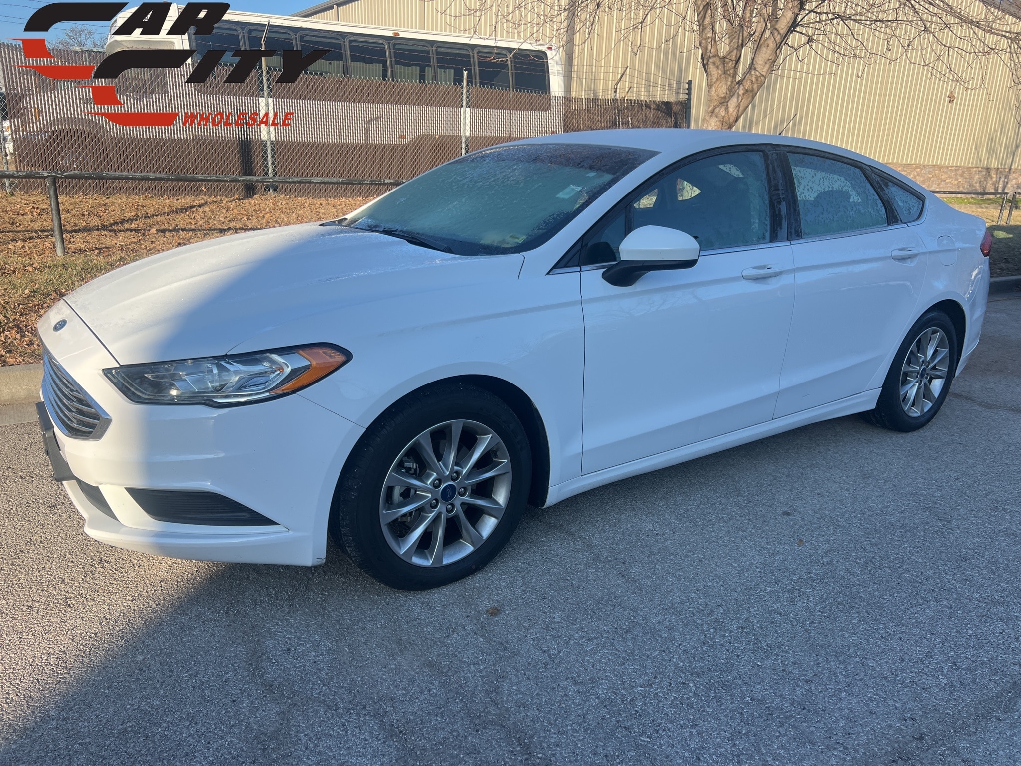 2017 Ford Fusion SE's photo
