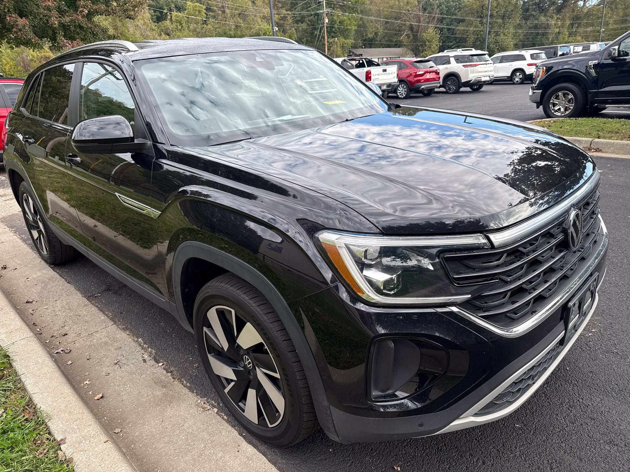 Used 2025 Volkswagen Atlas Cross Sport 2.0T SE w/Technology SUV