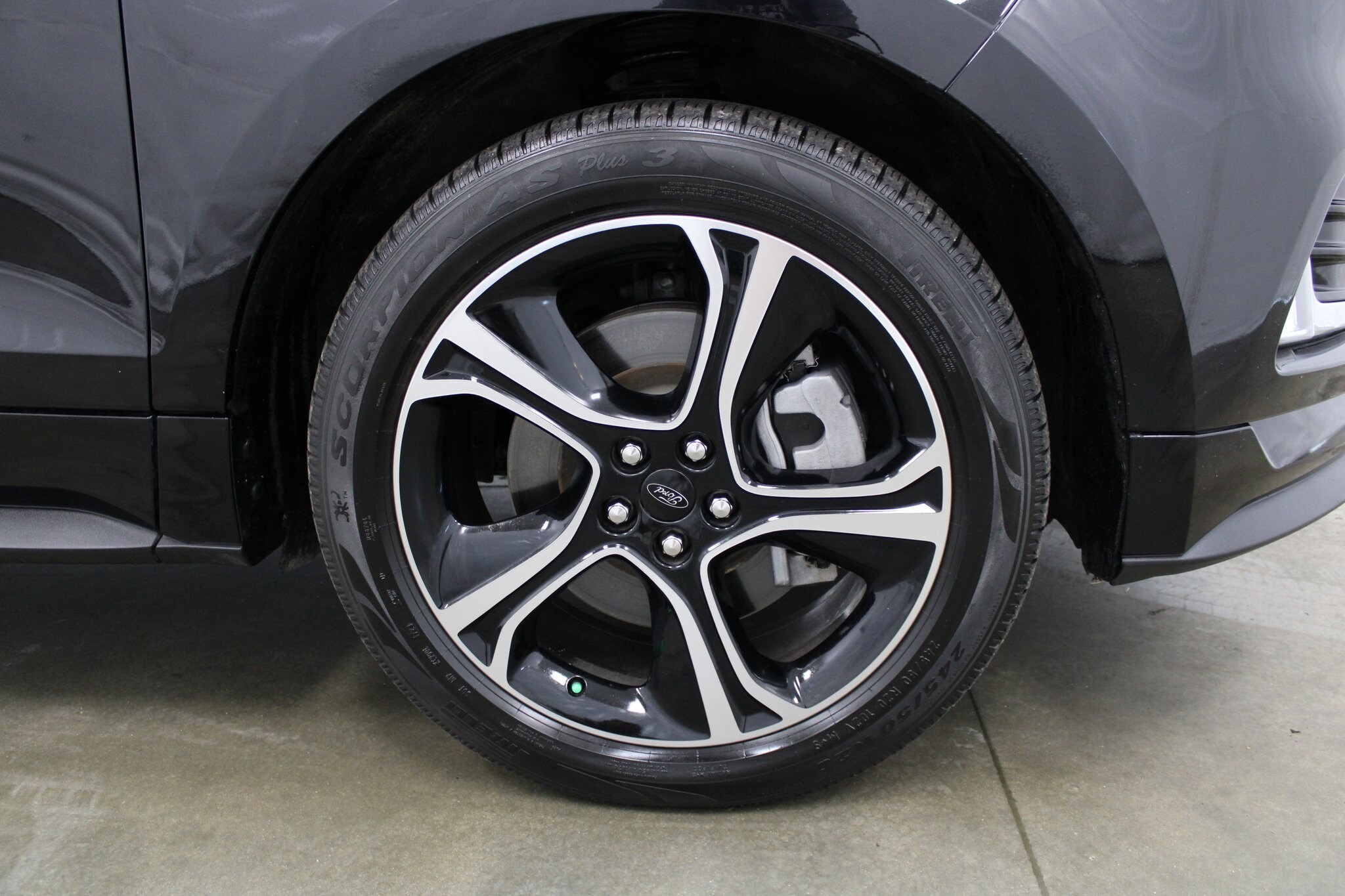 2022 Ford Edge ST photo 4