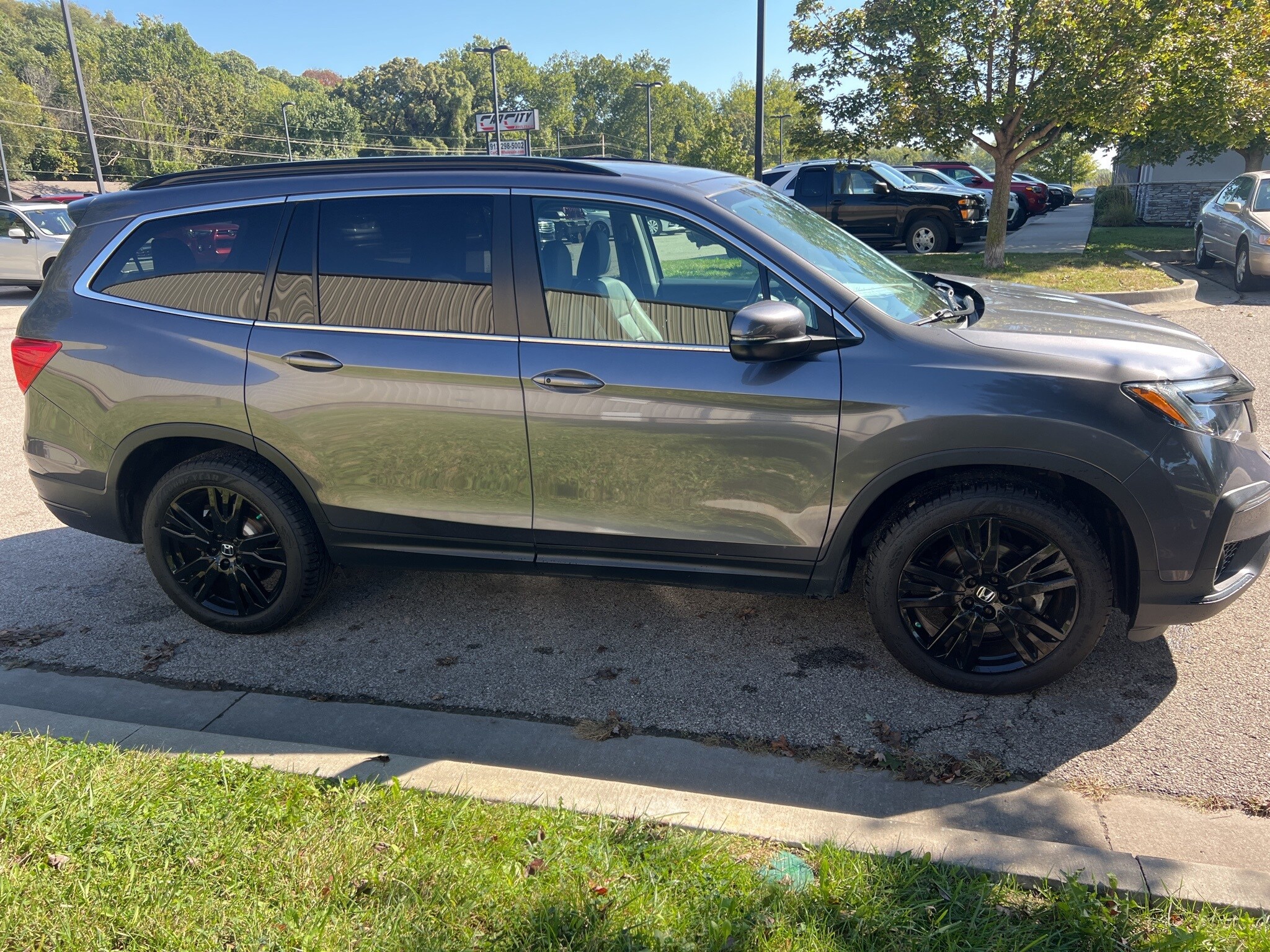 2022 Honda Pilot Special Edition photo 3