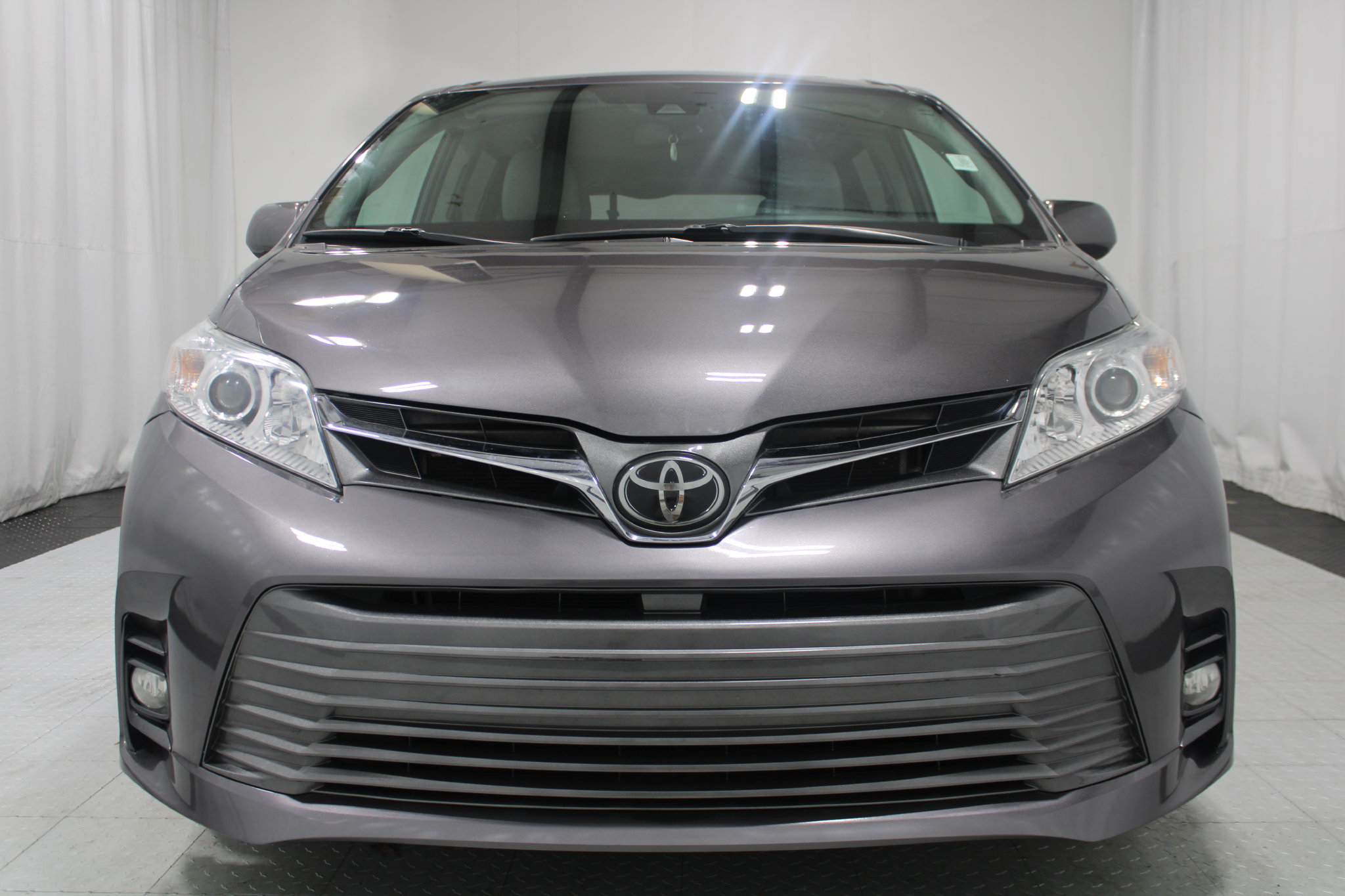 Used 2020 Toyota Sienna XLE Minivan/Van