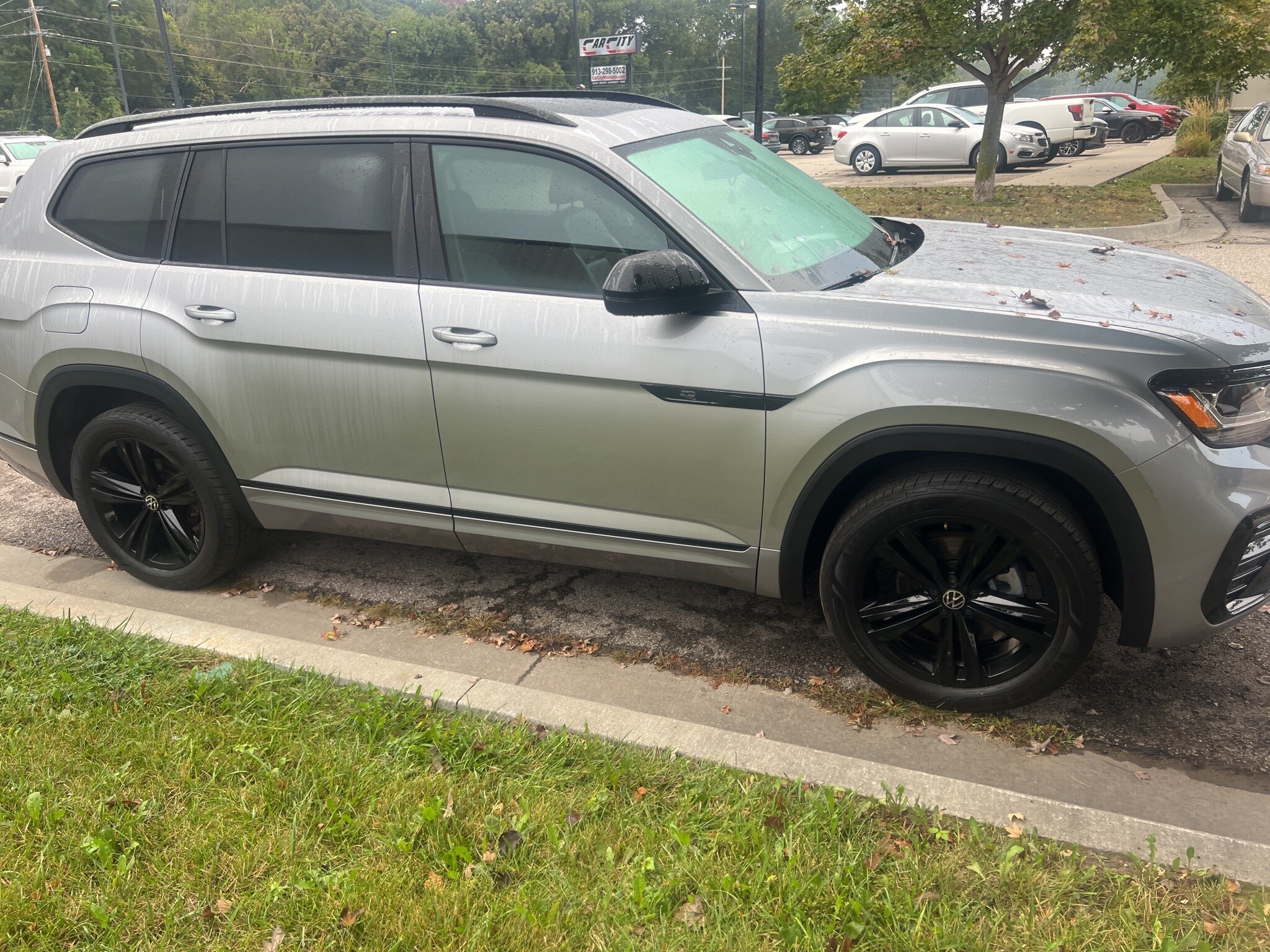 2023 Volkswagen Atlas V6 SEL R-Line photo 2
