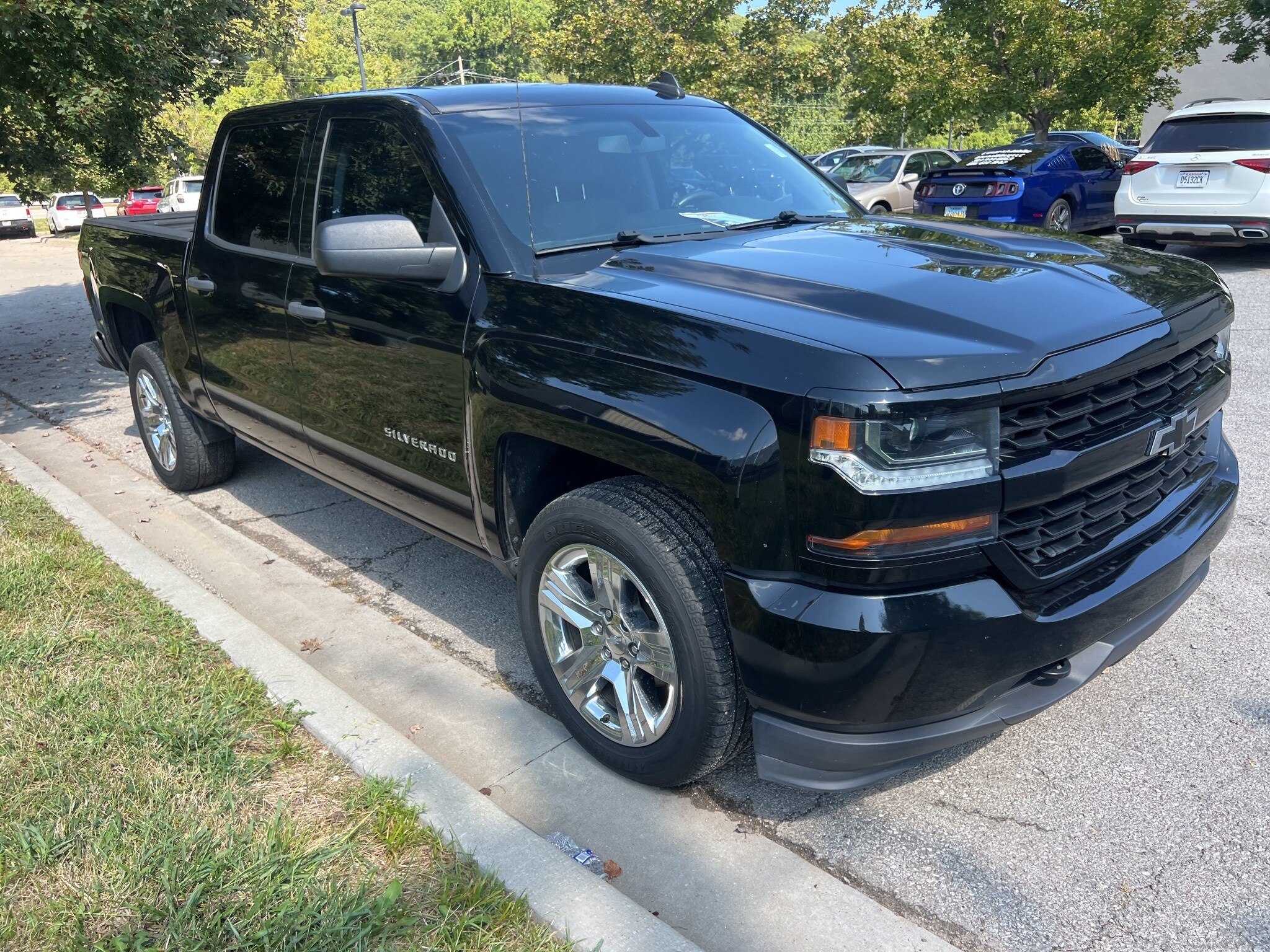 2018 Chevrolet Silverado 1500 Custom photo 3
