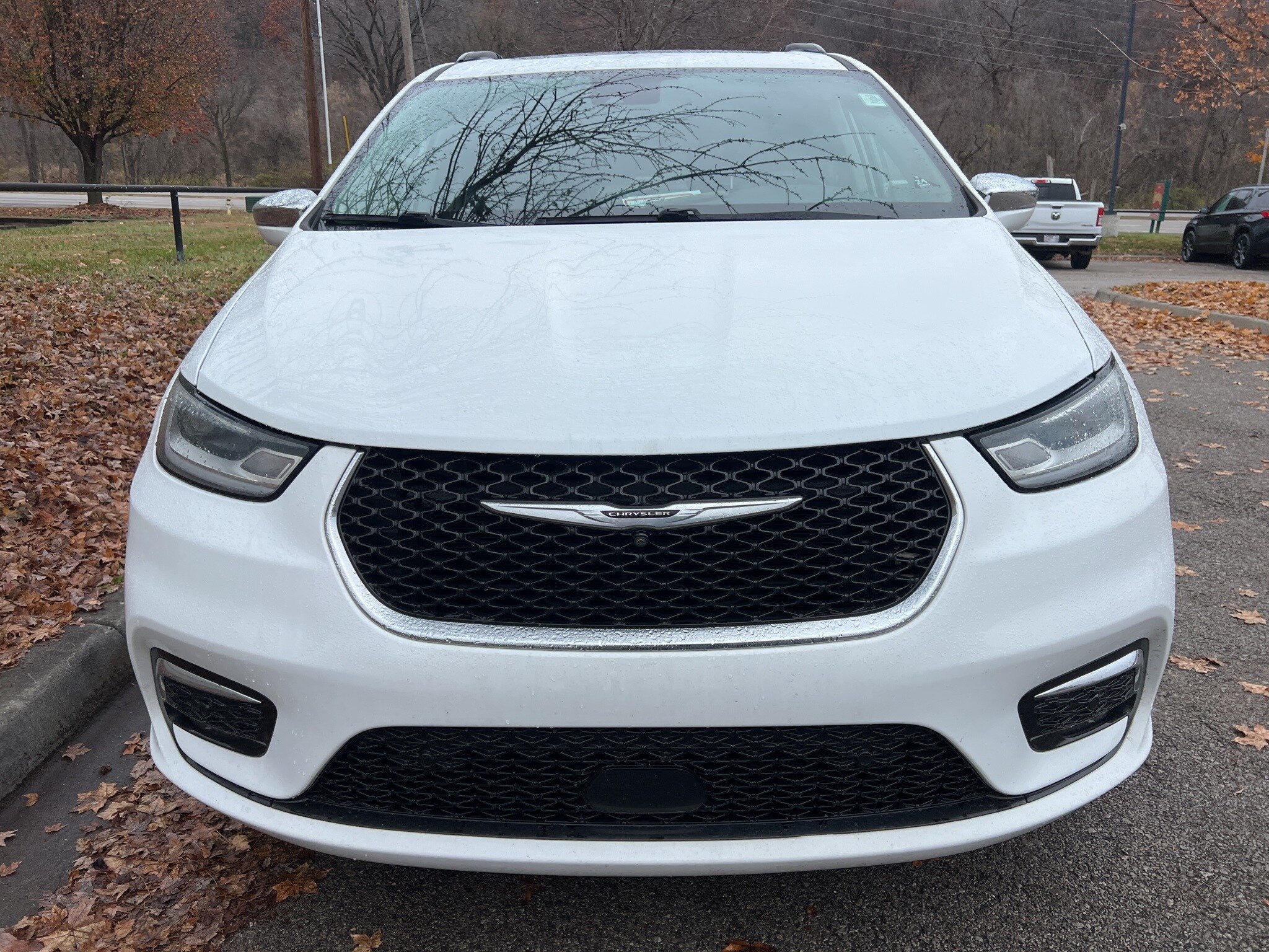 2022 Chrysler Pacifica Limited photo 2