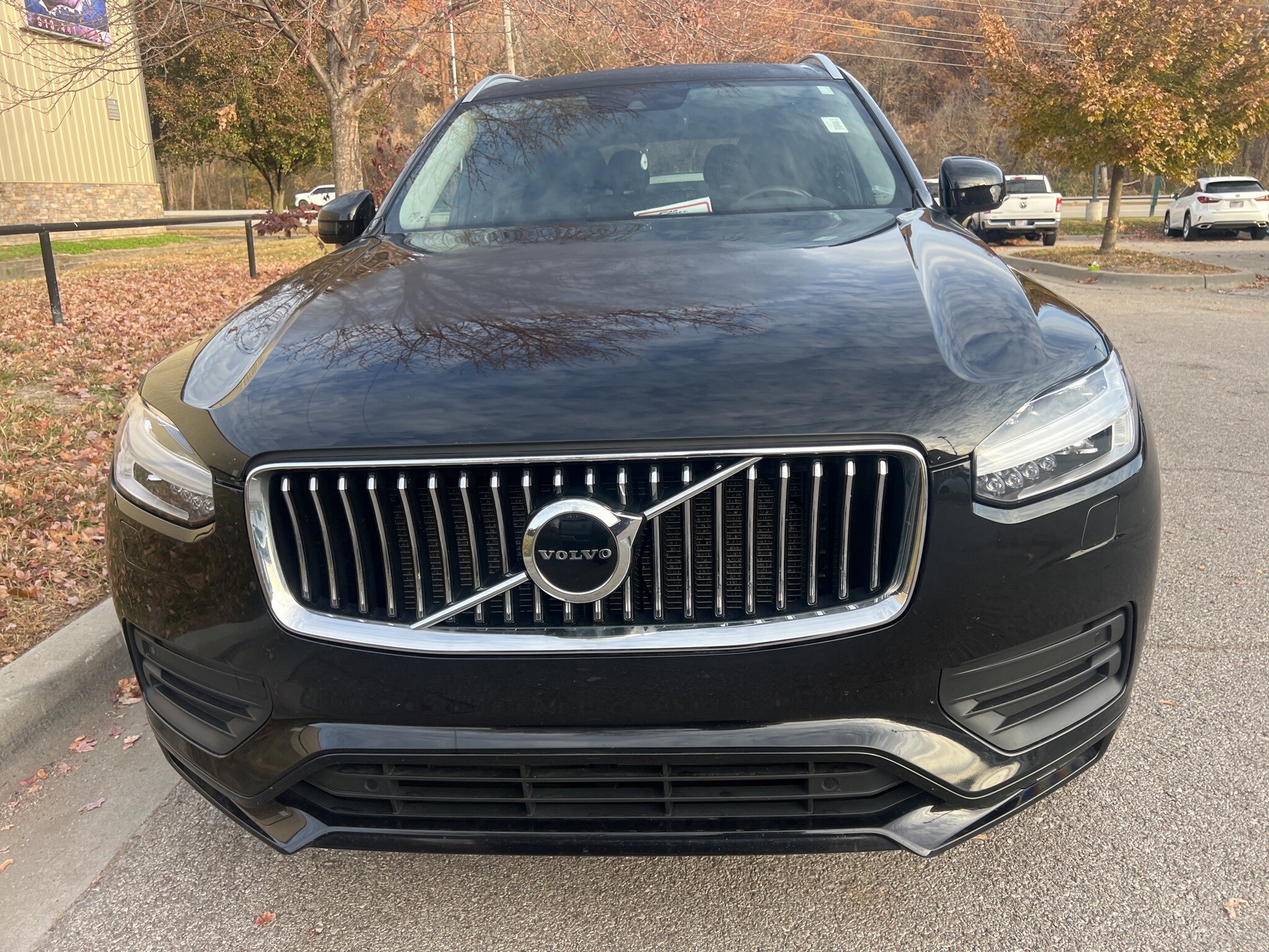 2022 Volvo XC90 T6 Momentum photo 2