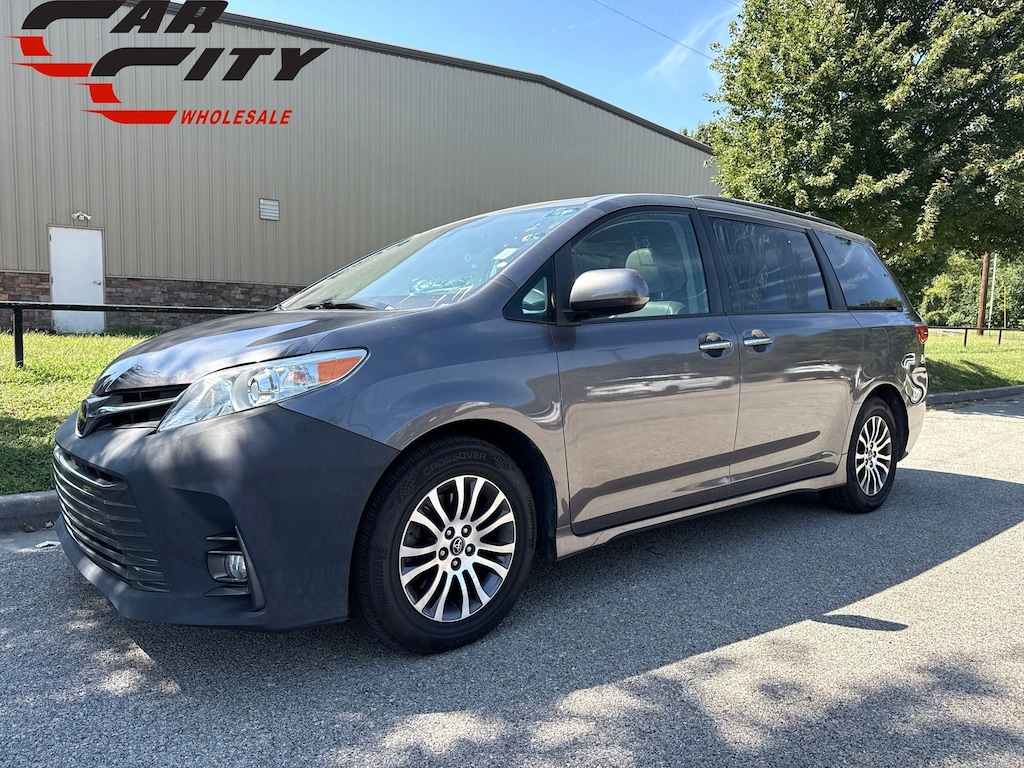 Used 2020 Toyota Sienna XLE Minivan/Van