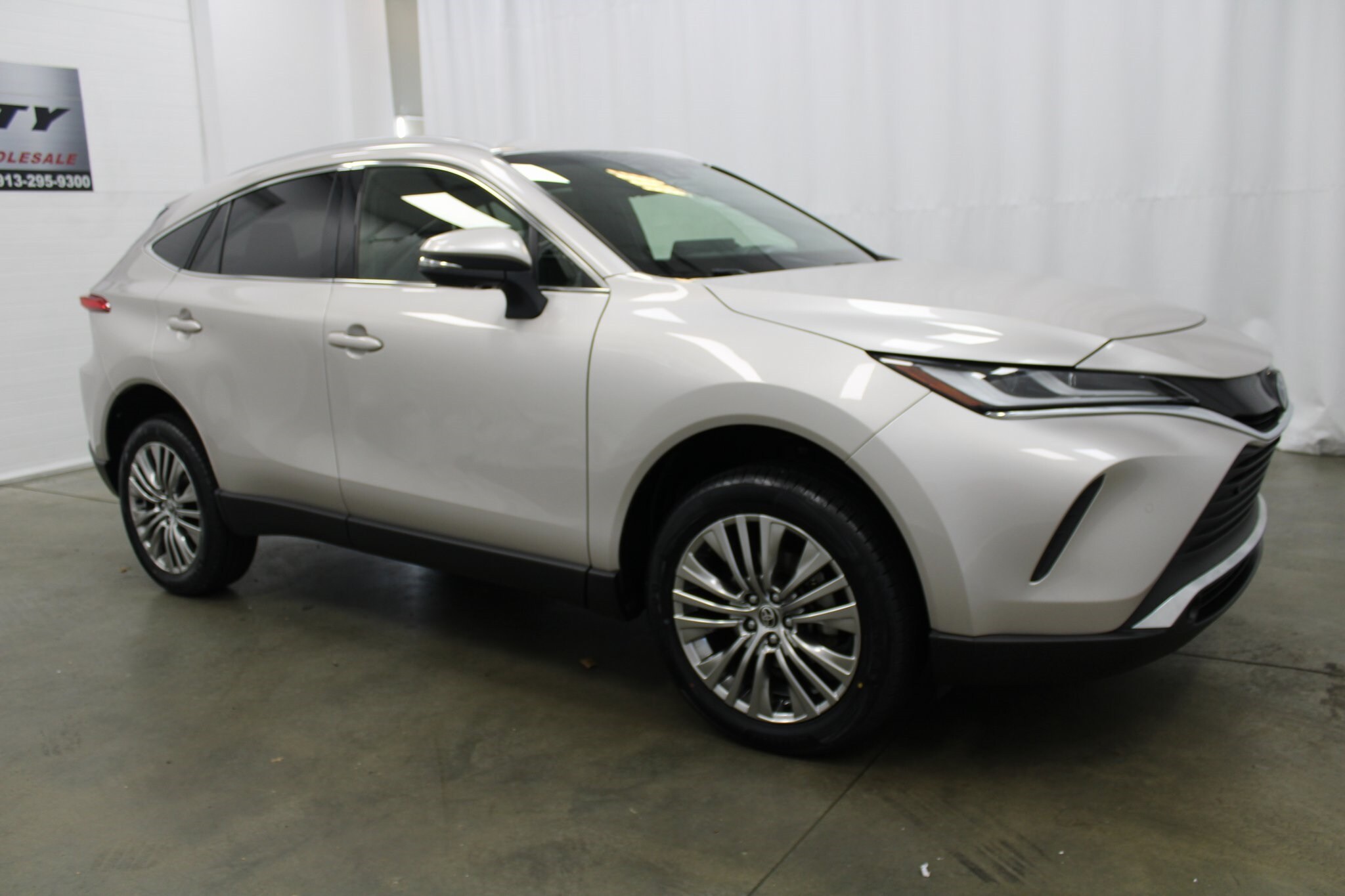 2022 Toyota Venza Limited photo 2