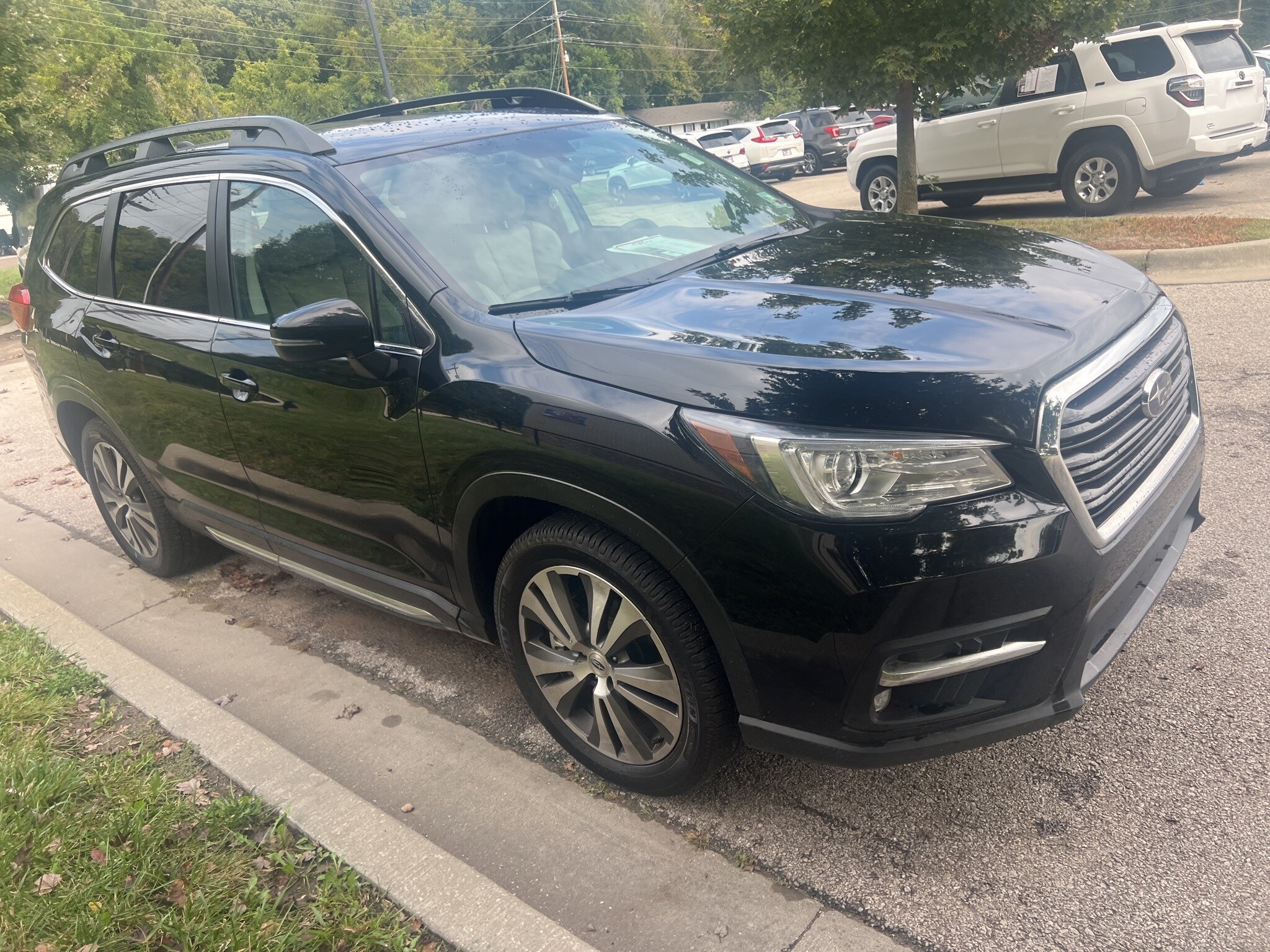 2022 Subaru Ascent Limited photo 3