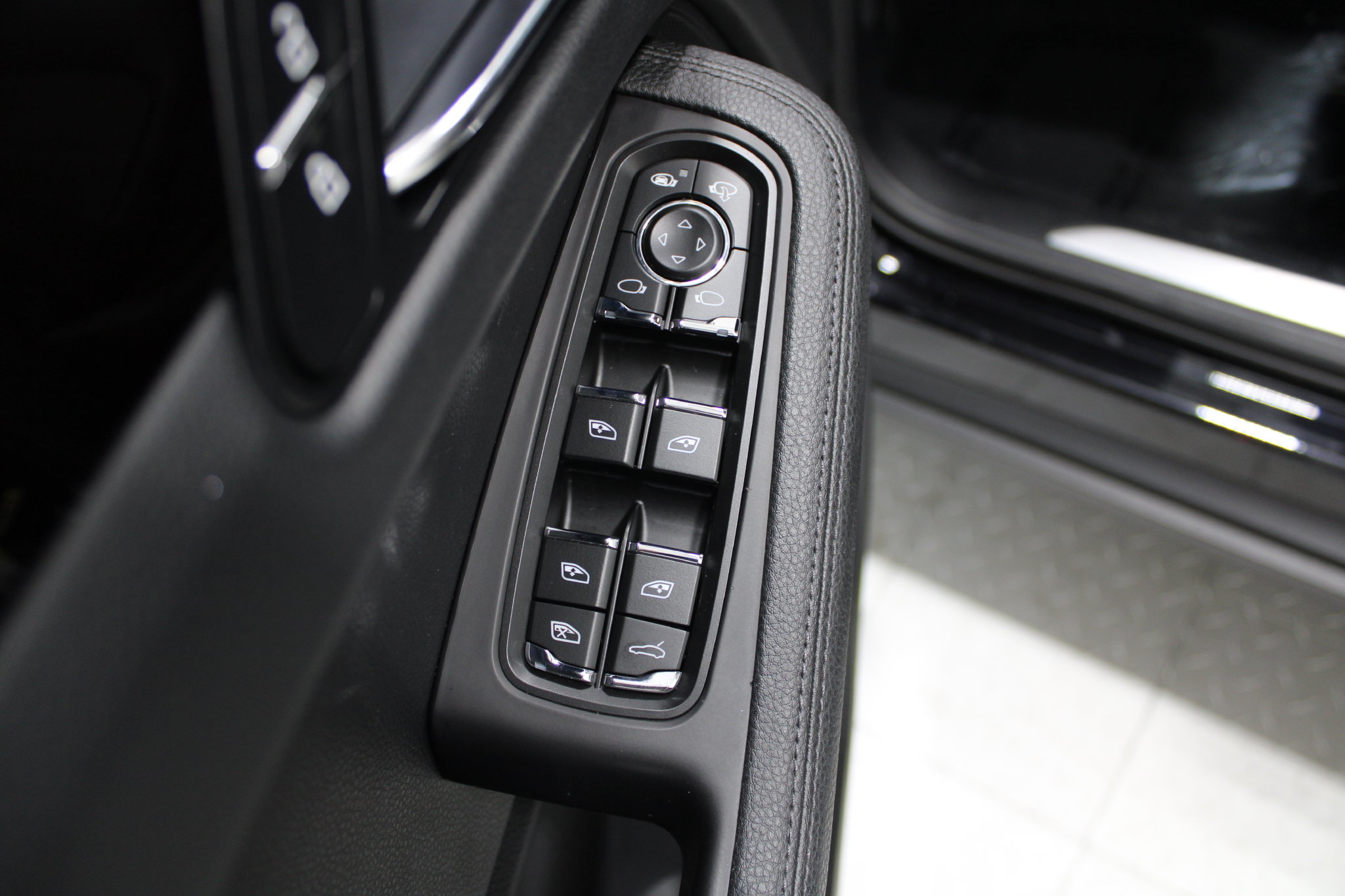 2021 Porsche Macan S - Photo 40