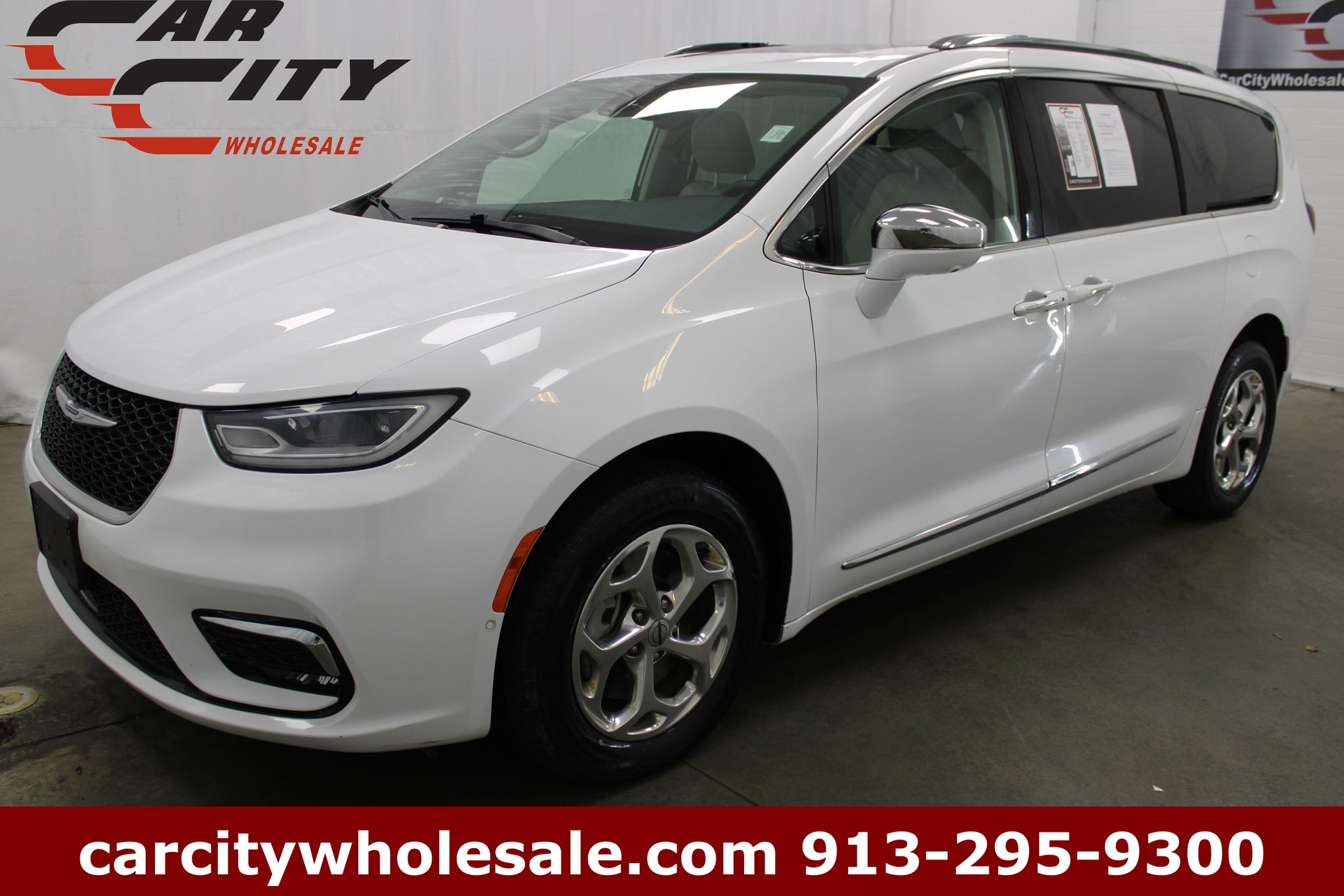 2021 Chrysler Pacifica Limited's photo
