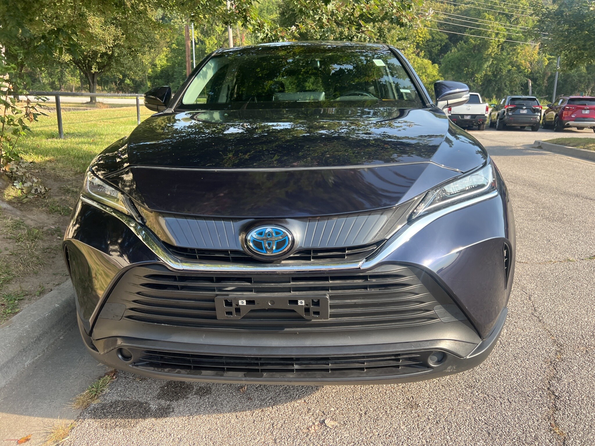 2021 Toyota Venza LE photo 2